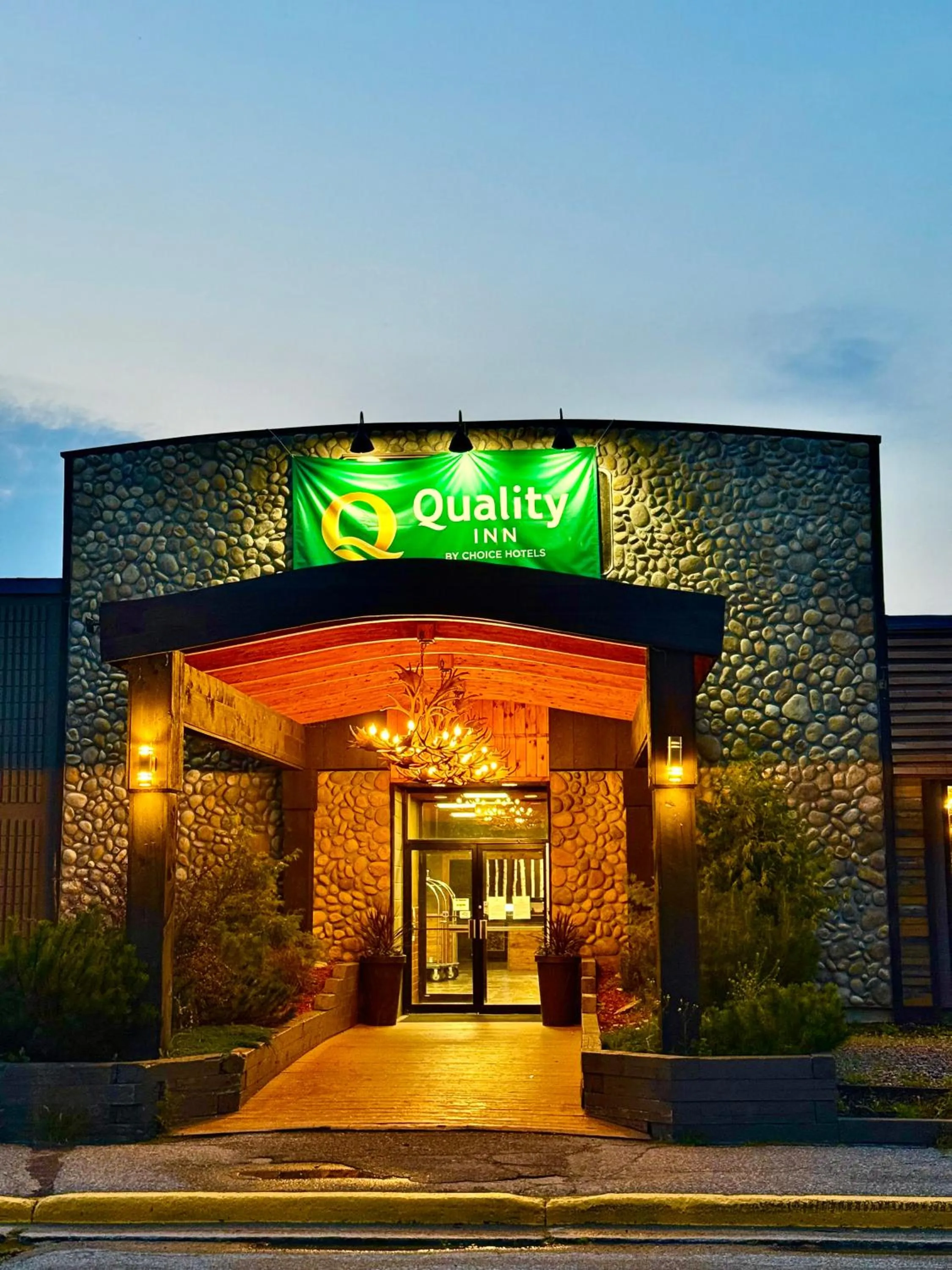 Property building in Quality Inn Fort Frances