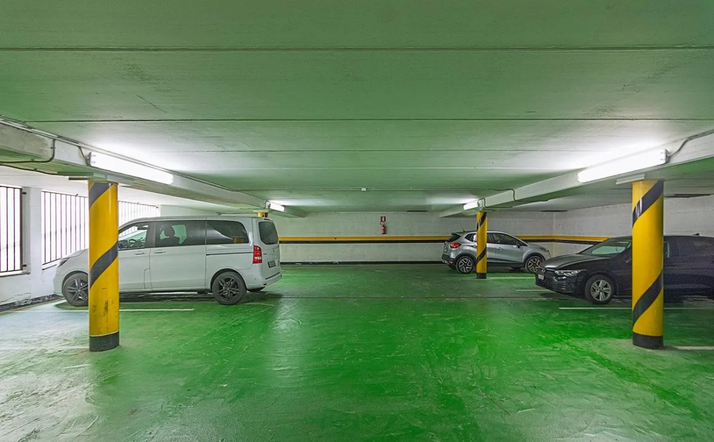 Parking in Hotel Harmony-Smile