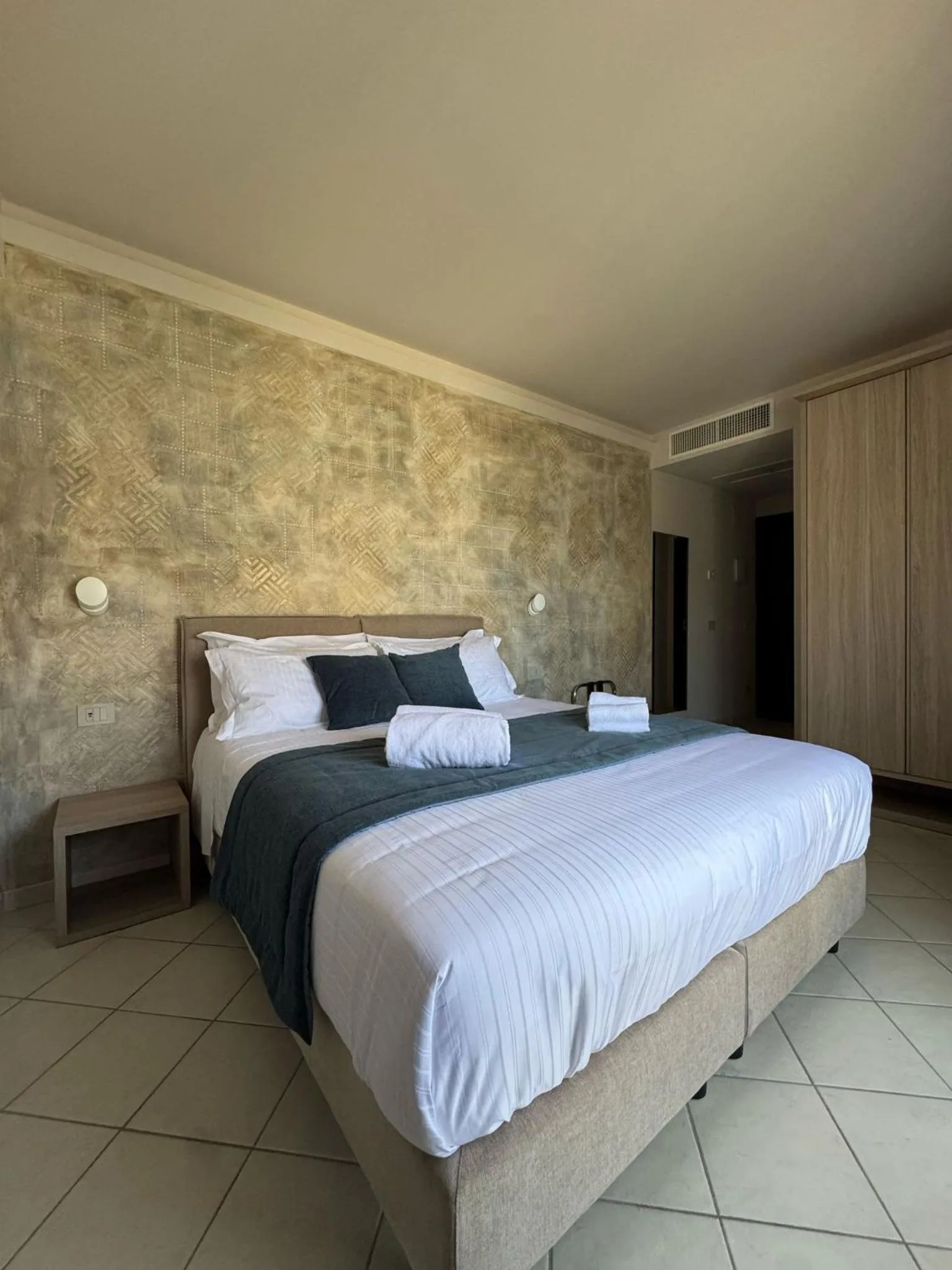 Bed in Hotel Harmony-Smile