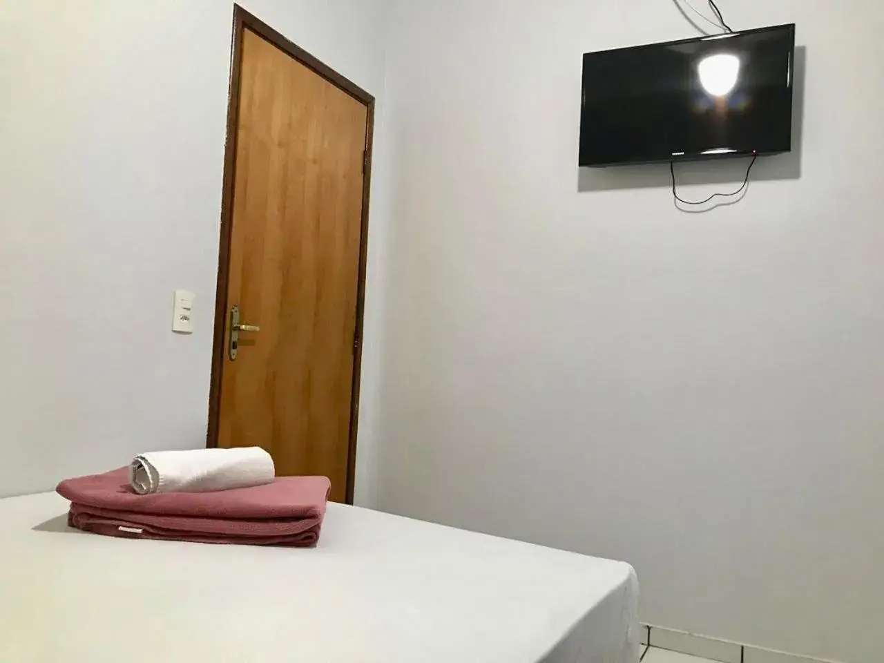 Standard Room with no Mini-bar - single occupancy in Acapu Hotel Standard Room with no Mini-bar - single occupancy in Acapu Hotel