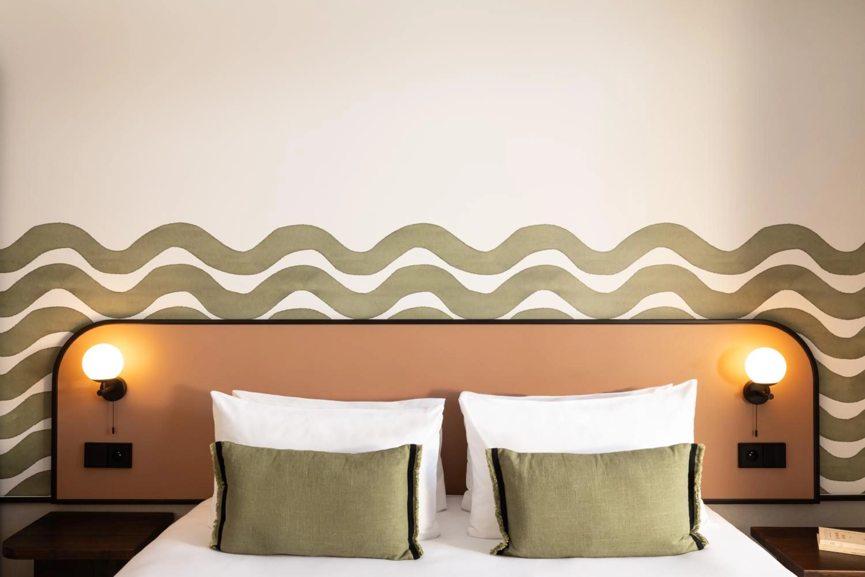 Bedroom, Bed in Ikonik Marengo