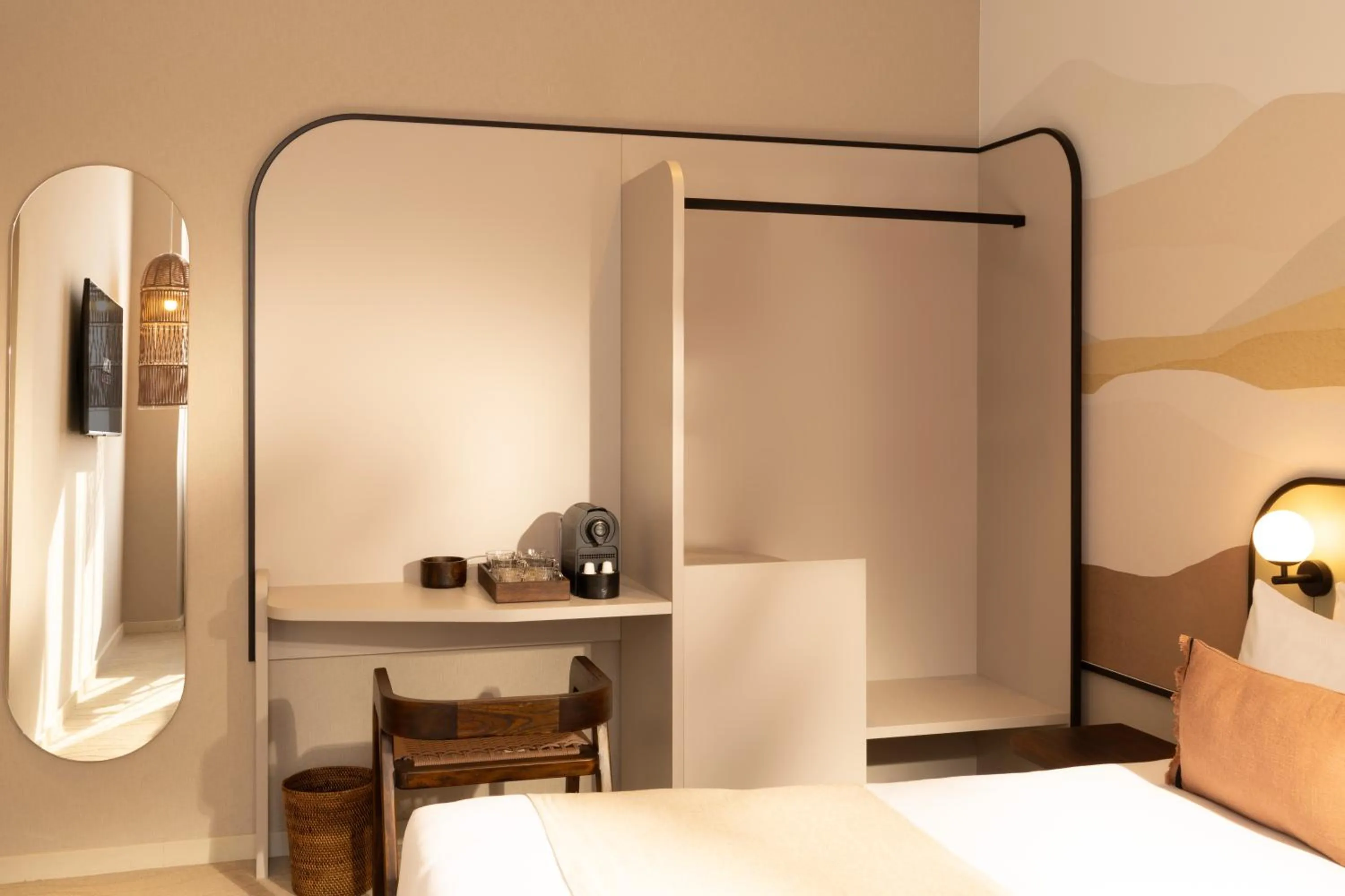 Bedroom, Bed in Ikonik Marengo