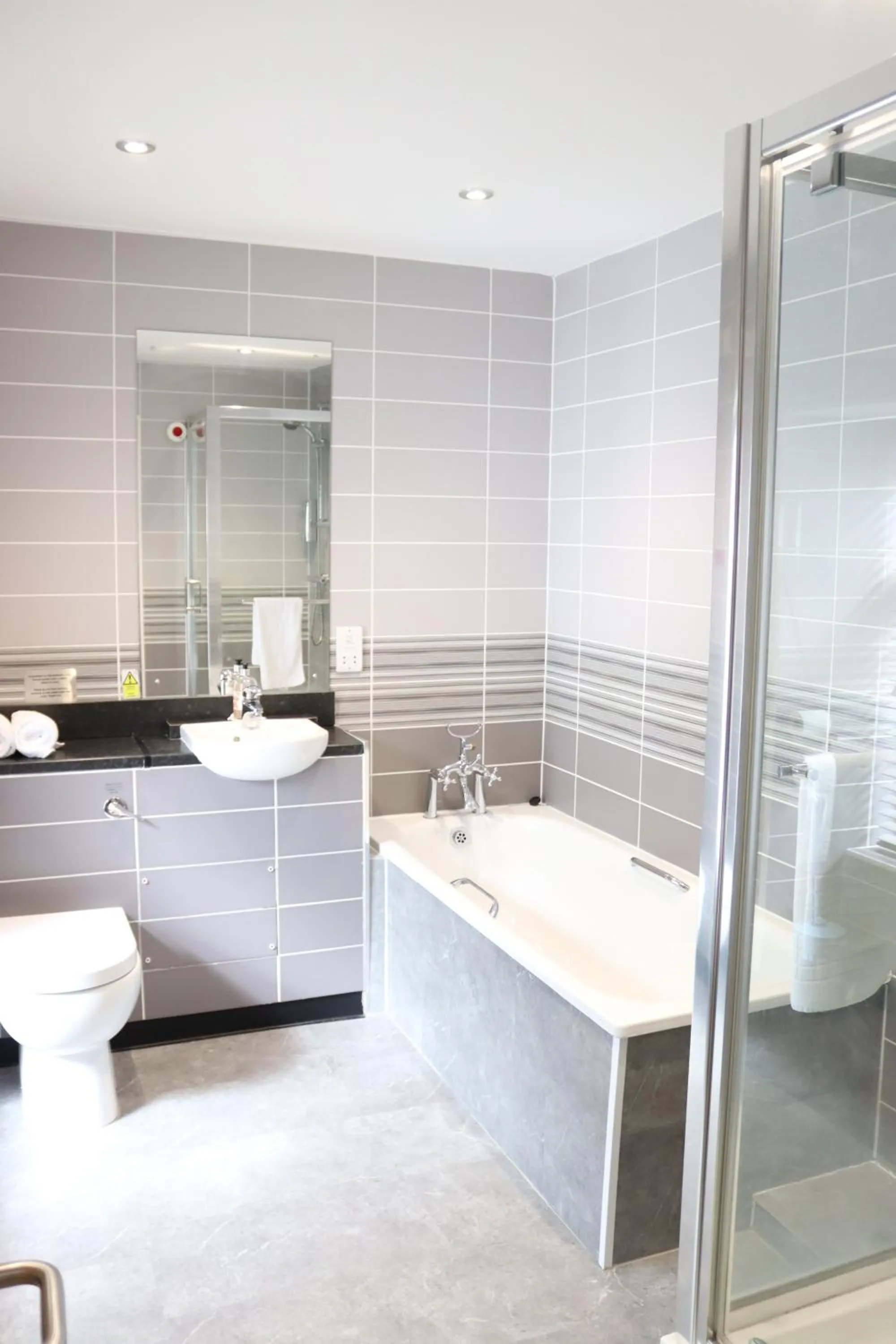 Bathroom in Gwesty Seren Hotel