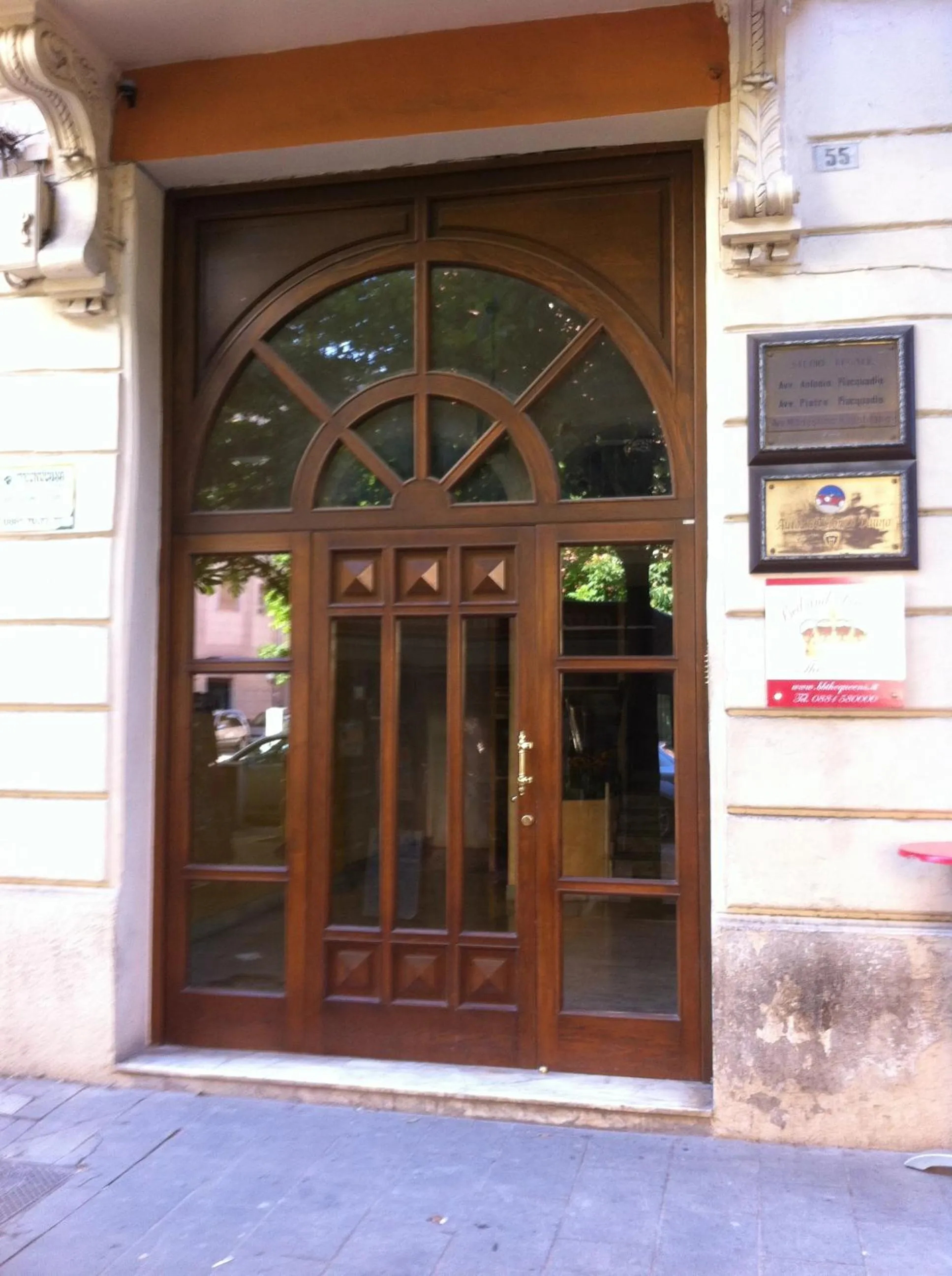 Facade/entrance in B&B The Queens