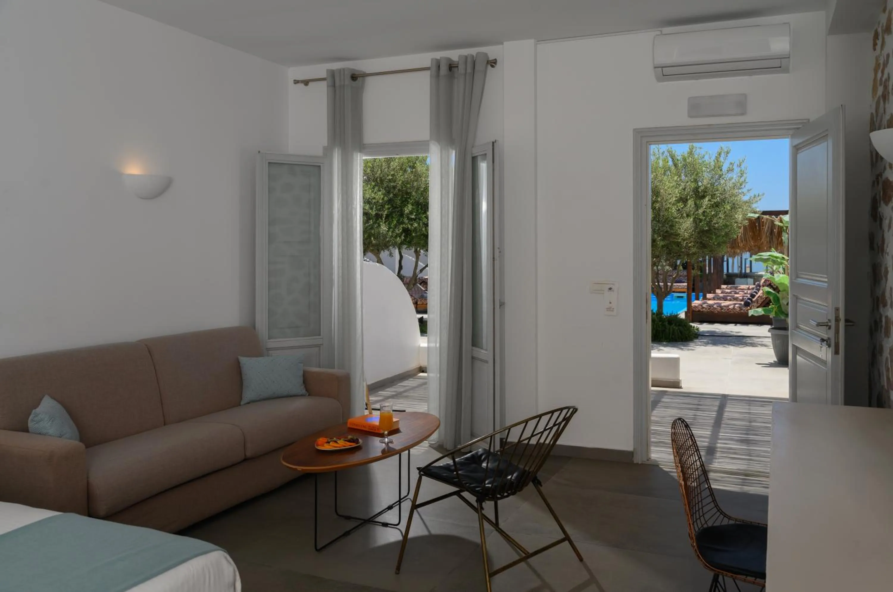 Seating area in Impressive One