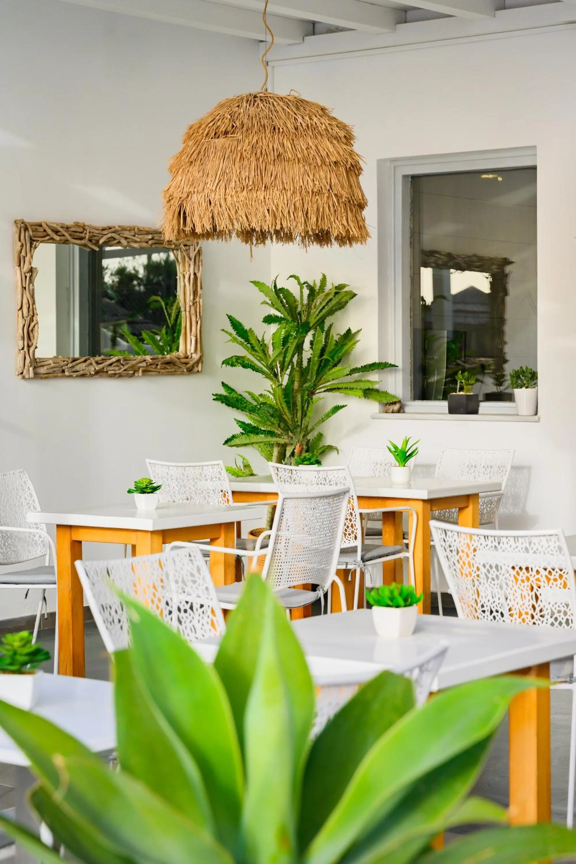 Restaurant/places to eat in Impressive One