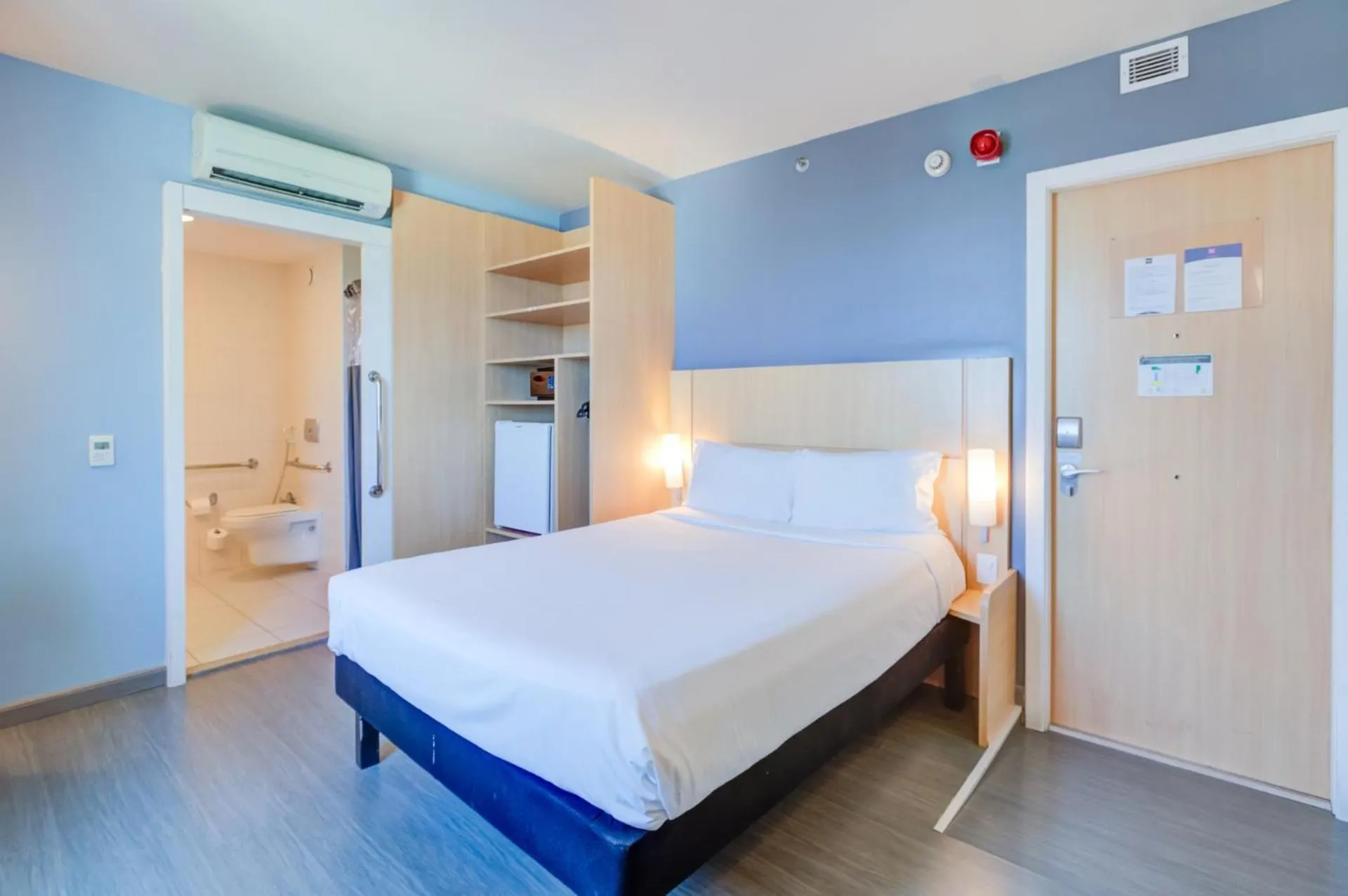 Bathroom, Bed in ibis Rio de Janeiro Barra da Tijuca