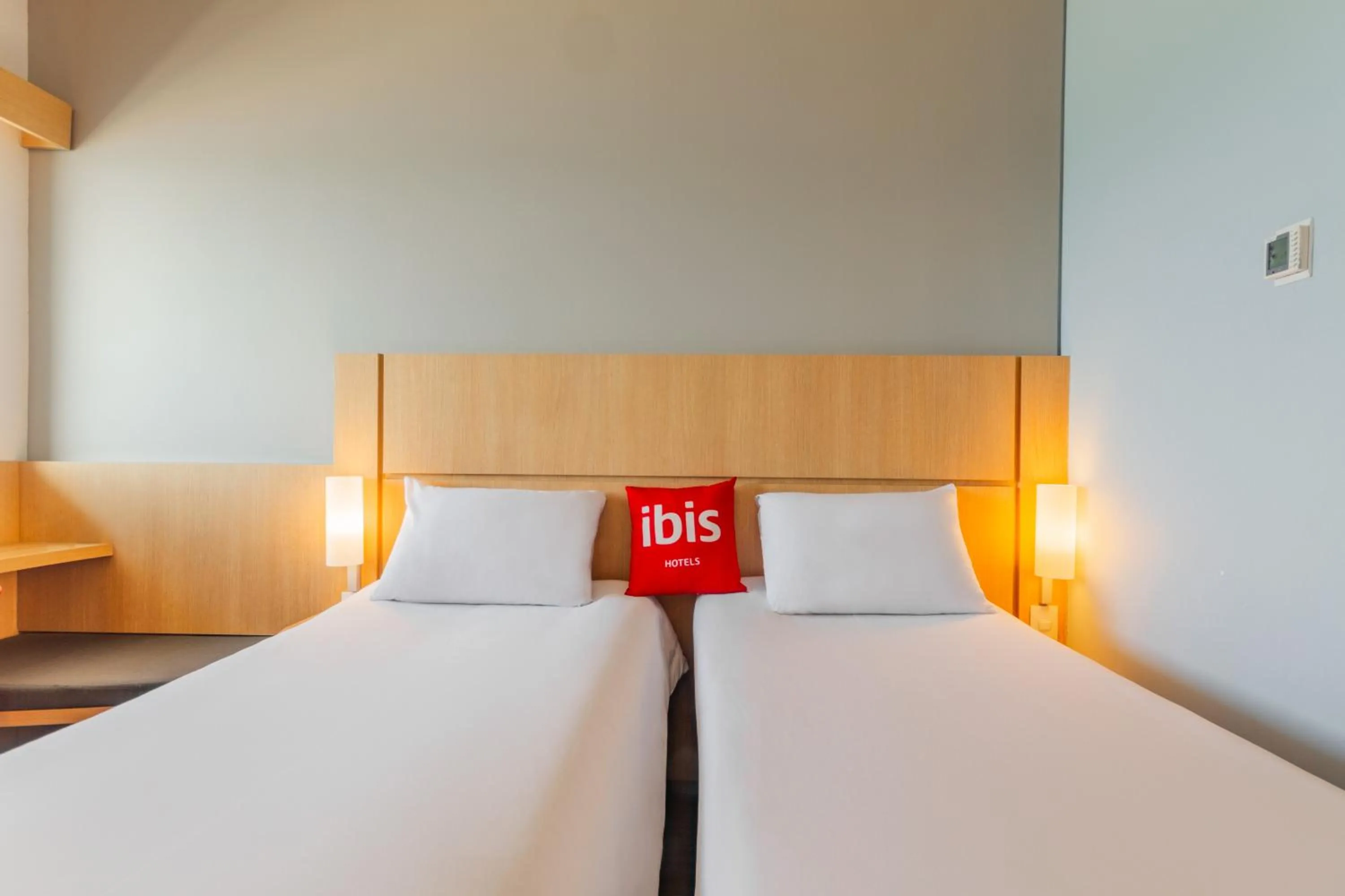 Bed in ibis Cartagena Marbella