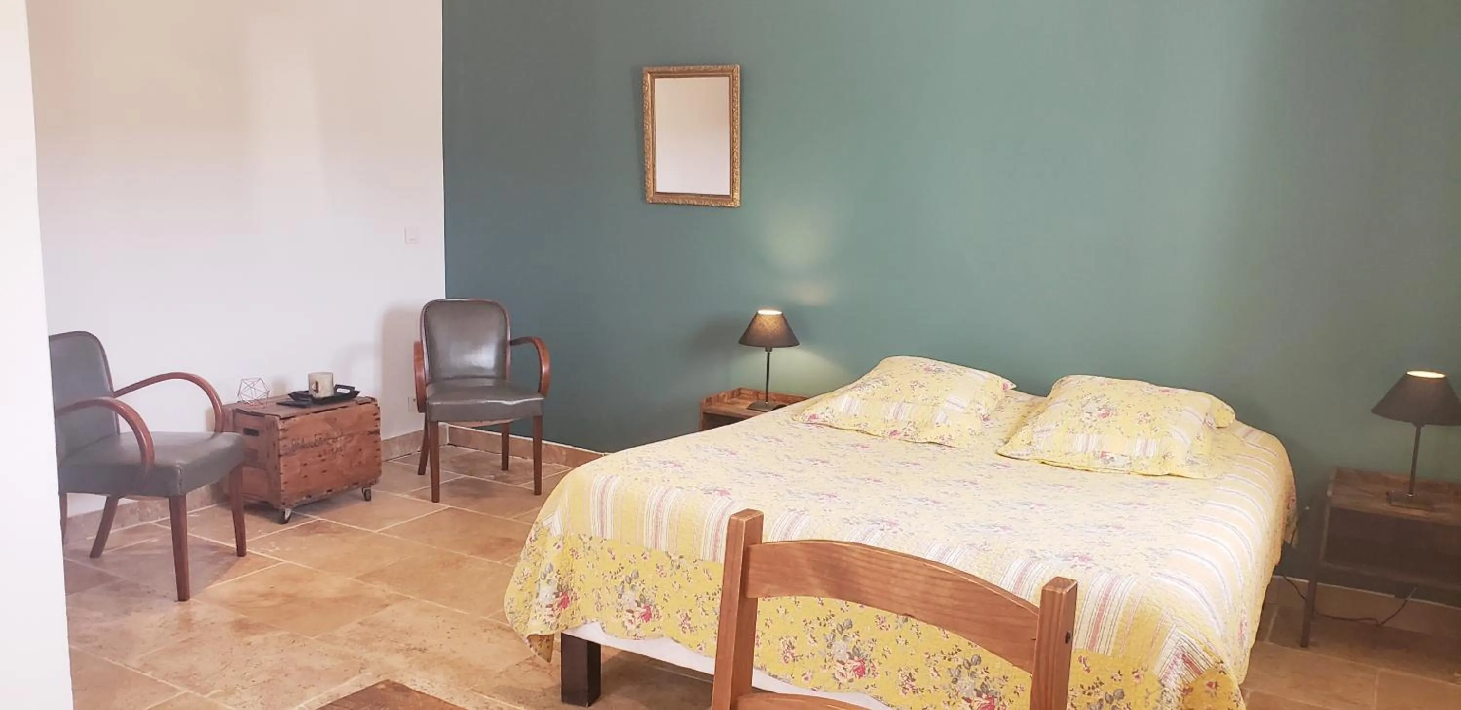 "Les Lauriers" chambre indépendante climatisée avec terrasse et parking privée