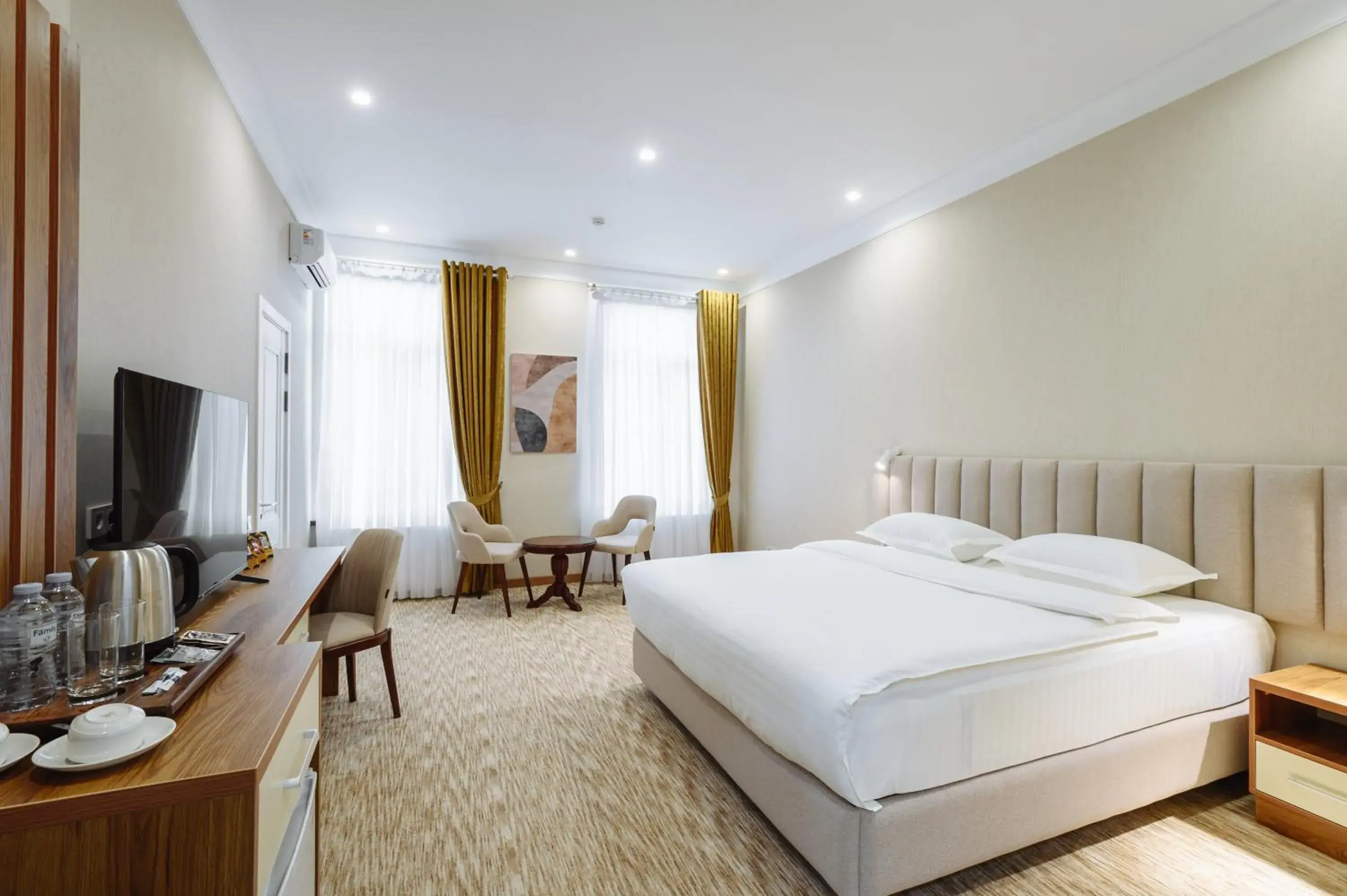 Superior King Room - single occupancy in Clouds Hotel Superior King Room - single occupancy in Clouds Hotel