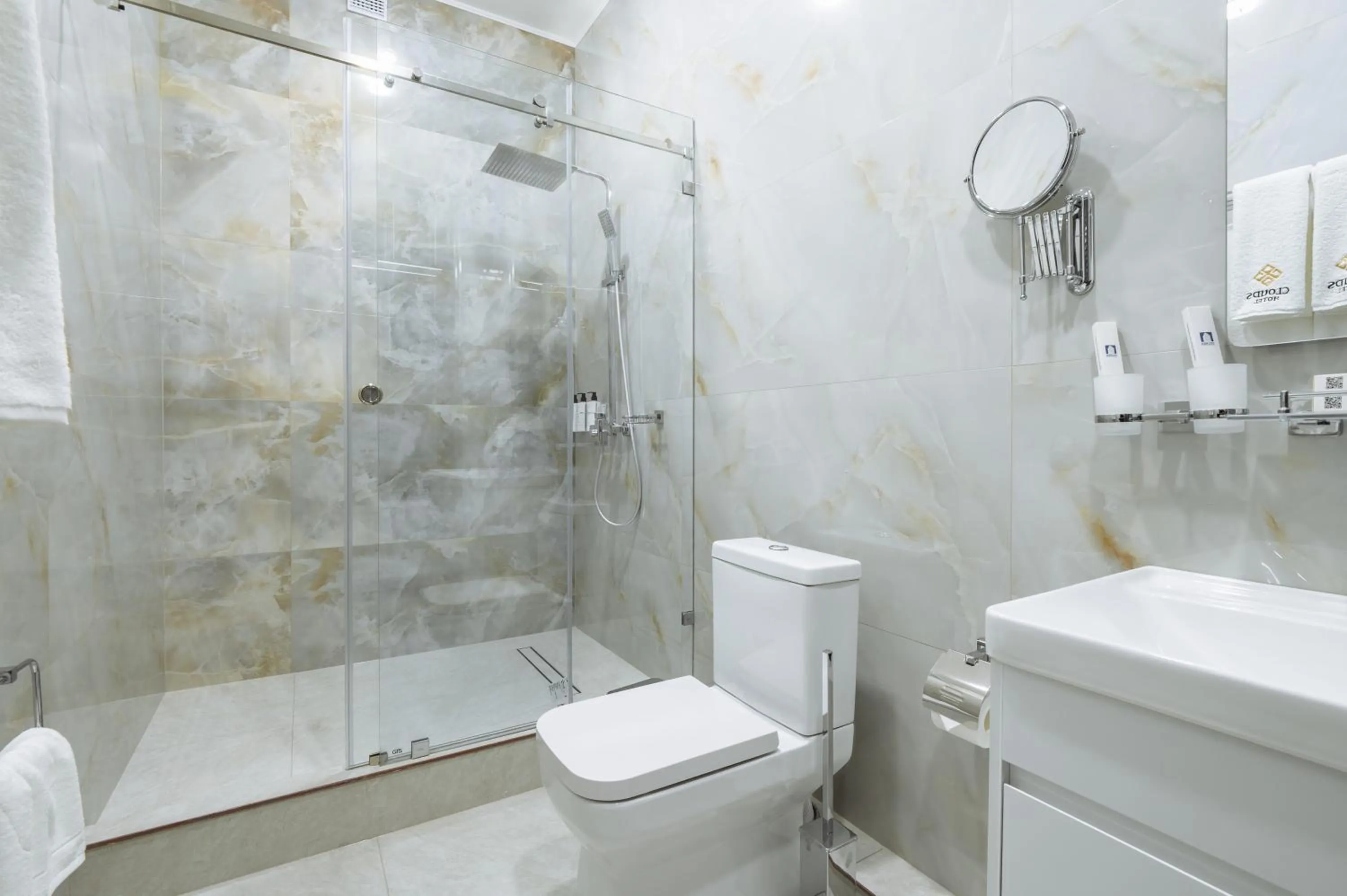 Shower in Clouds Hotel