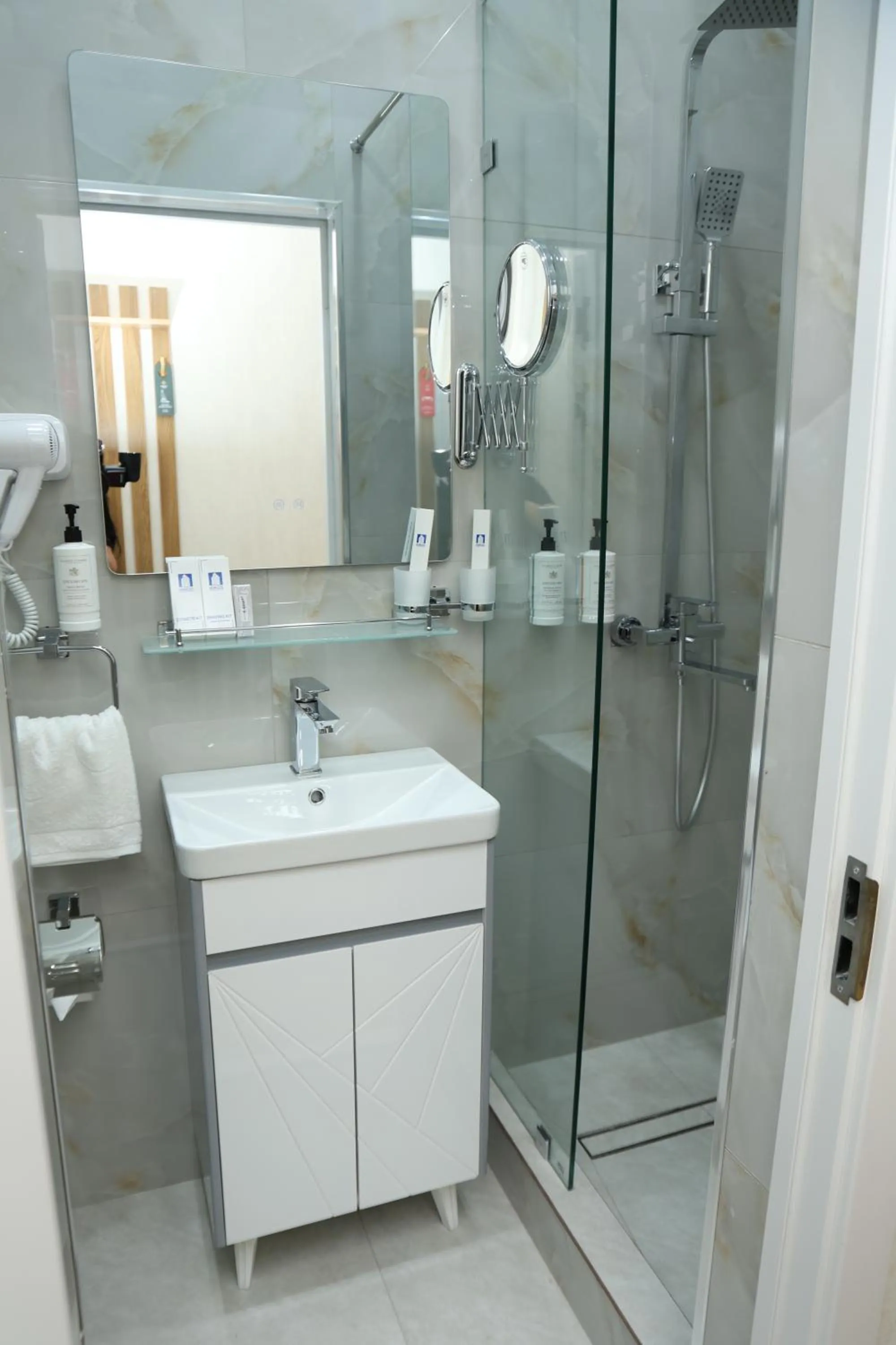 Shower in Clouds Hotel