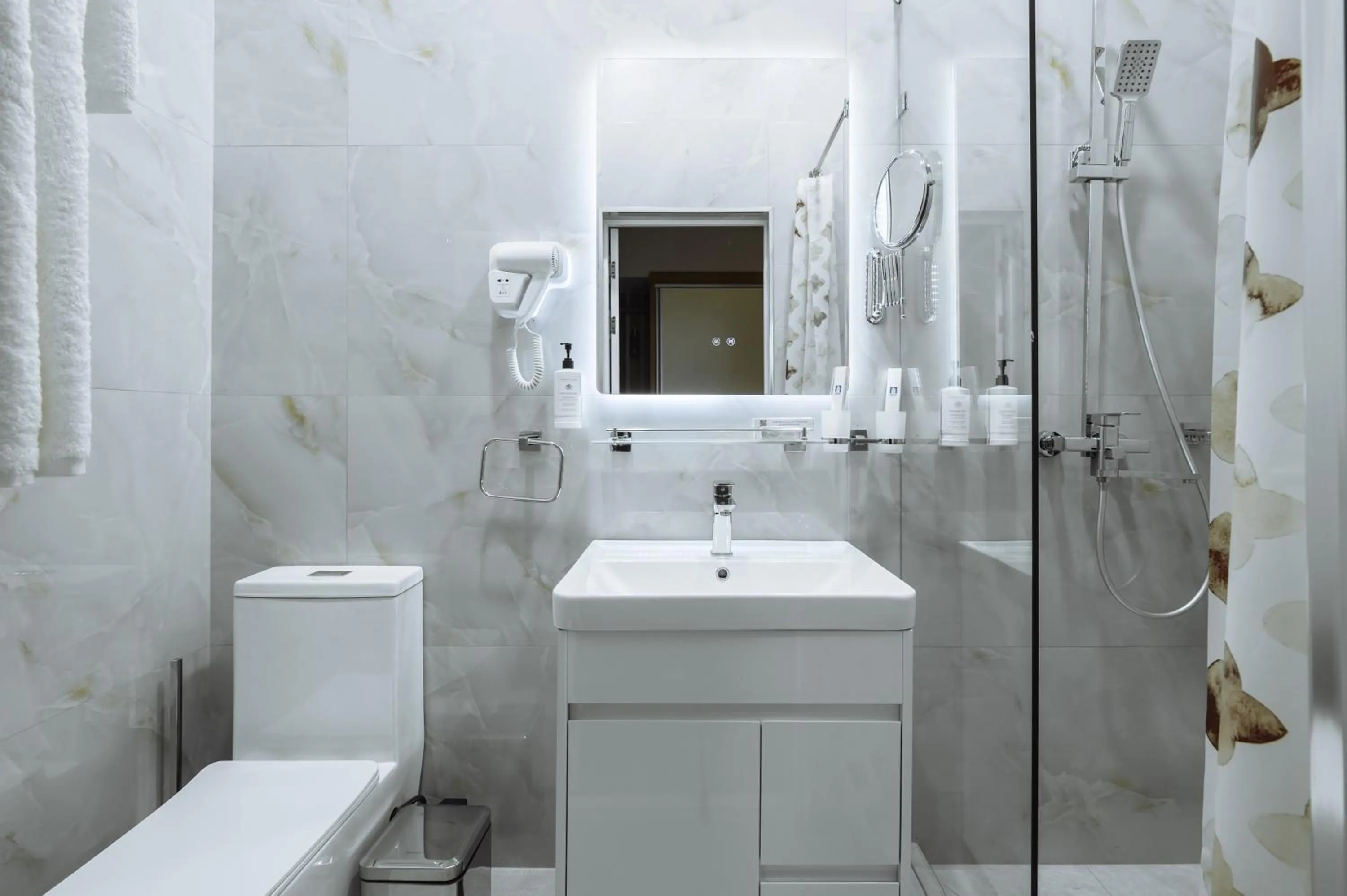 Shower in Clouds Hotel