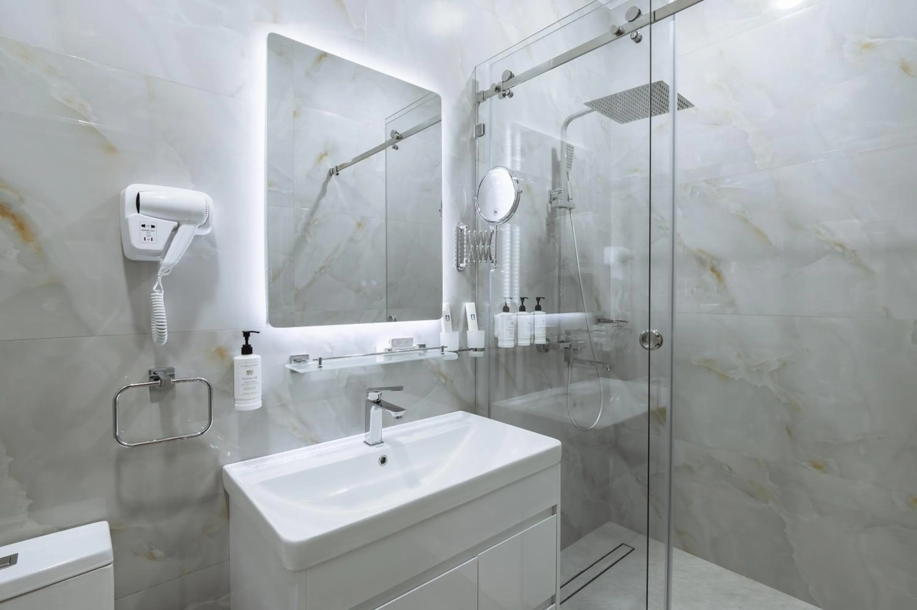 Shower in Clouds Hotel