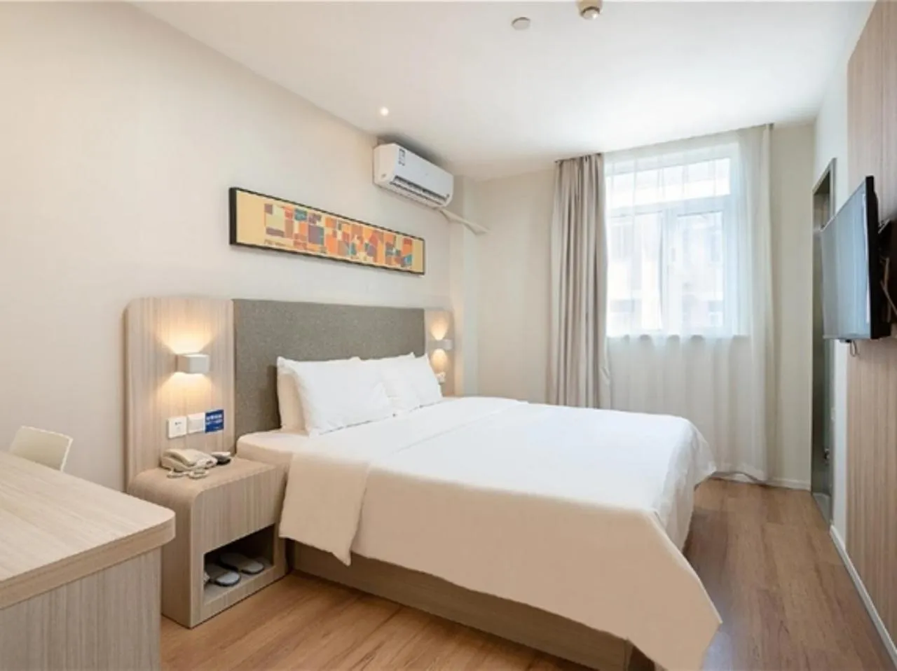 Photo of the whole room in Hanting Shanghai Zhoupu Metro Subway Hotel