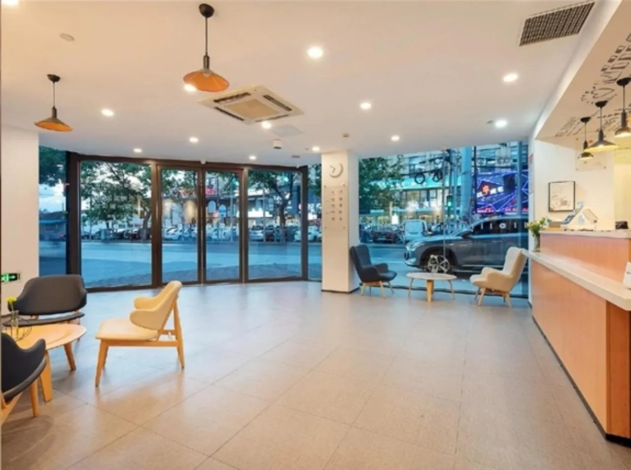 Lobby or reception in Hanting Shanghai Zhoupu Metro Subway Hotel