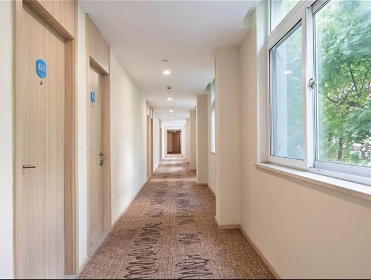 room service in Hanting Shanghai Zhoupu Metro Subway Hotel