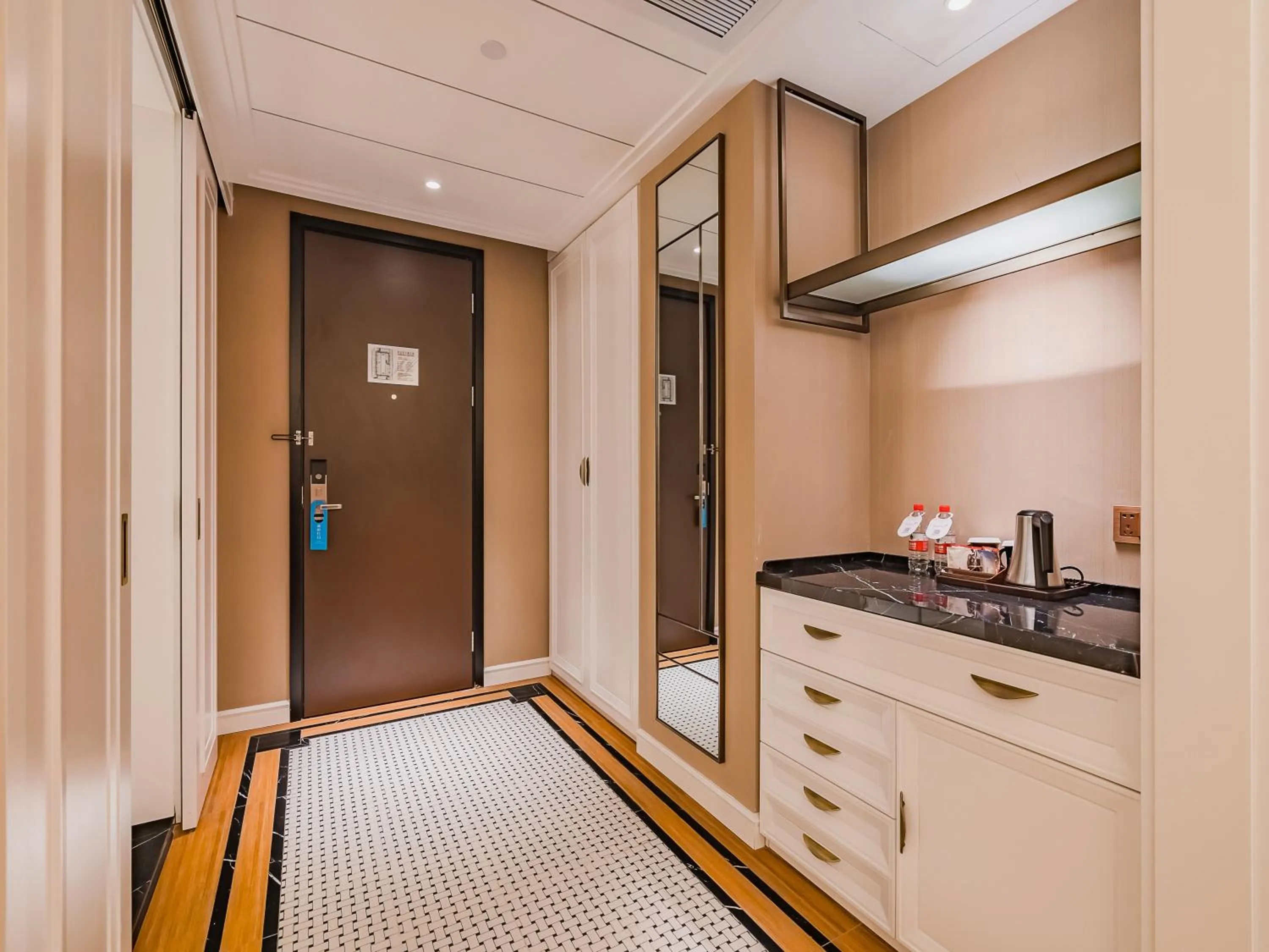 Metropolo Hotel Guangzhou Hanxi Chimelong Wanbo Subway Station