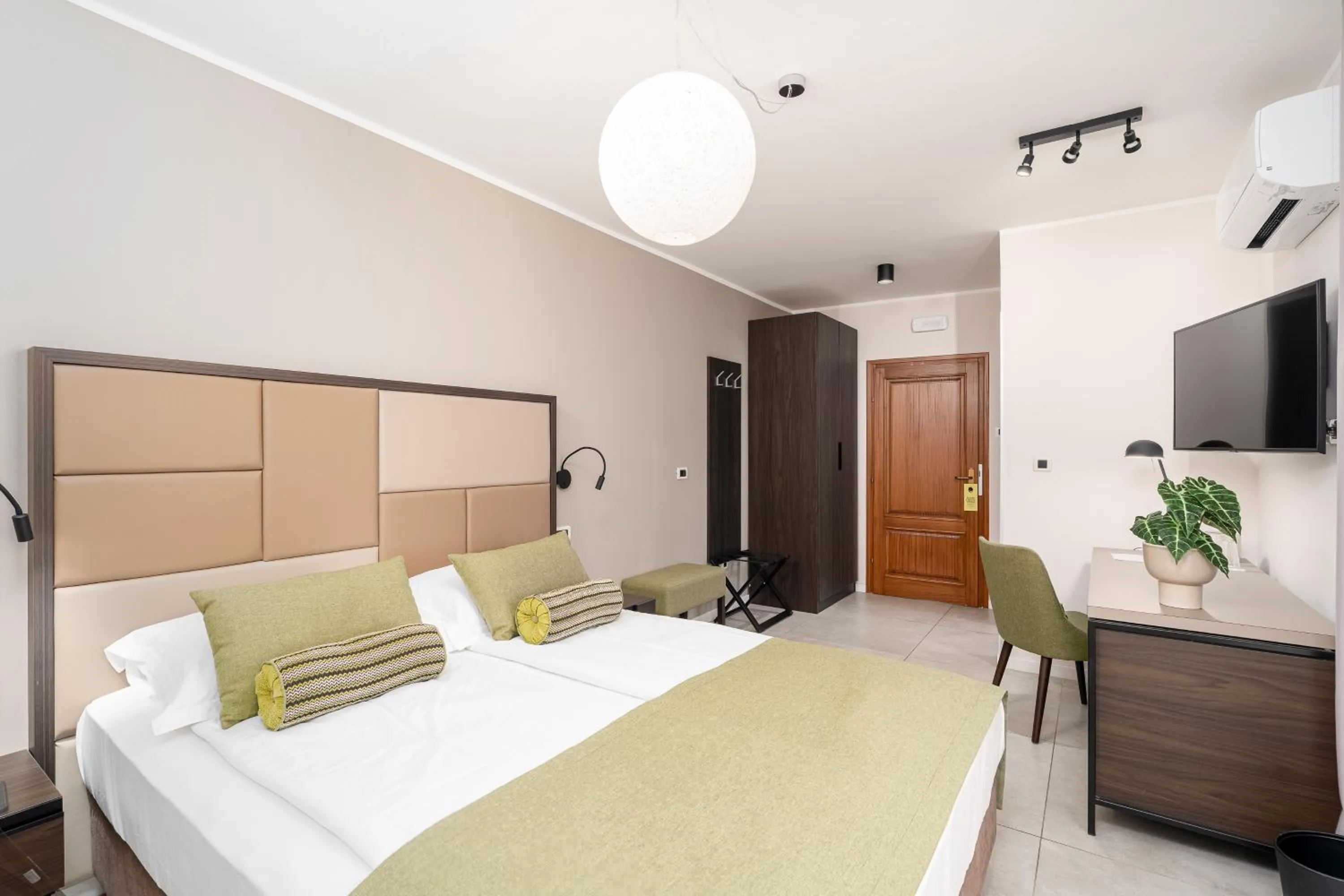 Bed in Al Porto Suites - NEW!