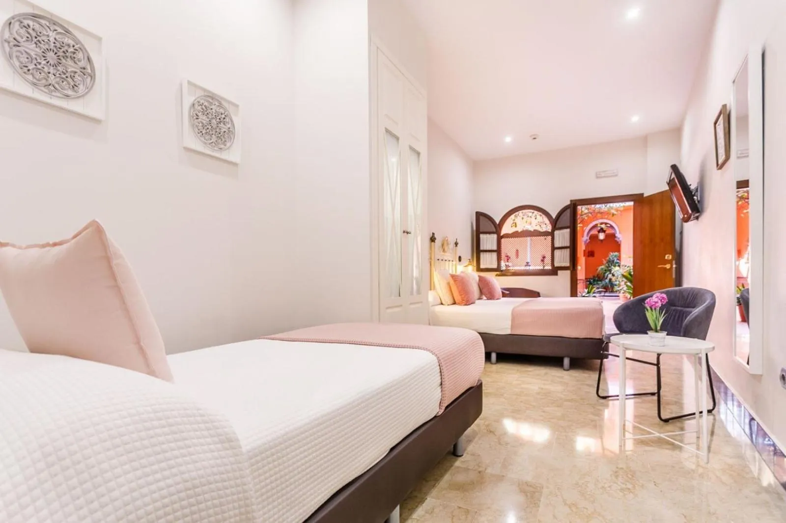 Property building, Bed in Patio de La Alameda