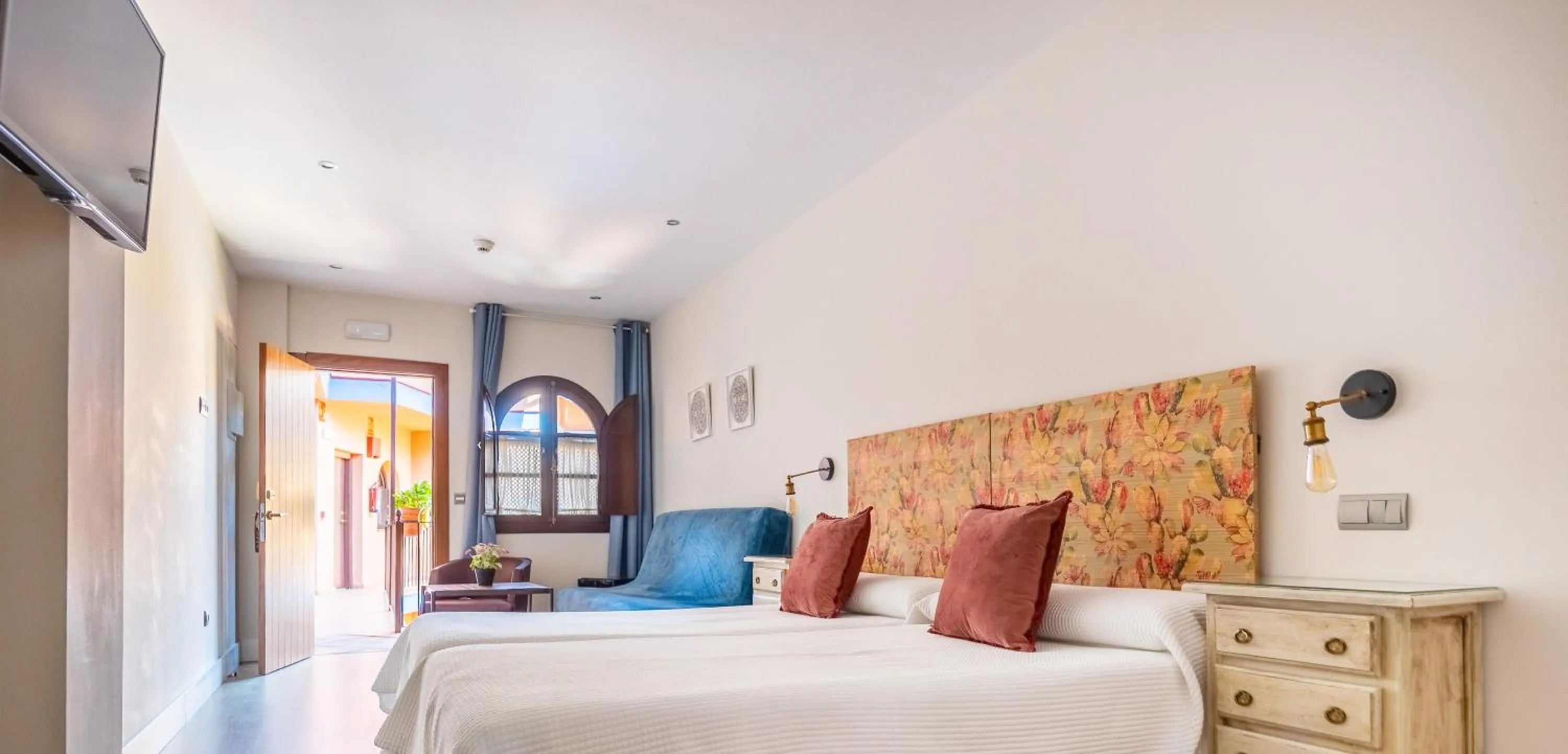 Property building, Bed in Patio de La Alameda