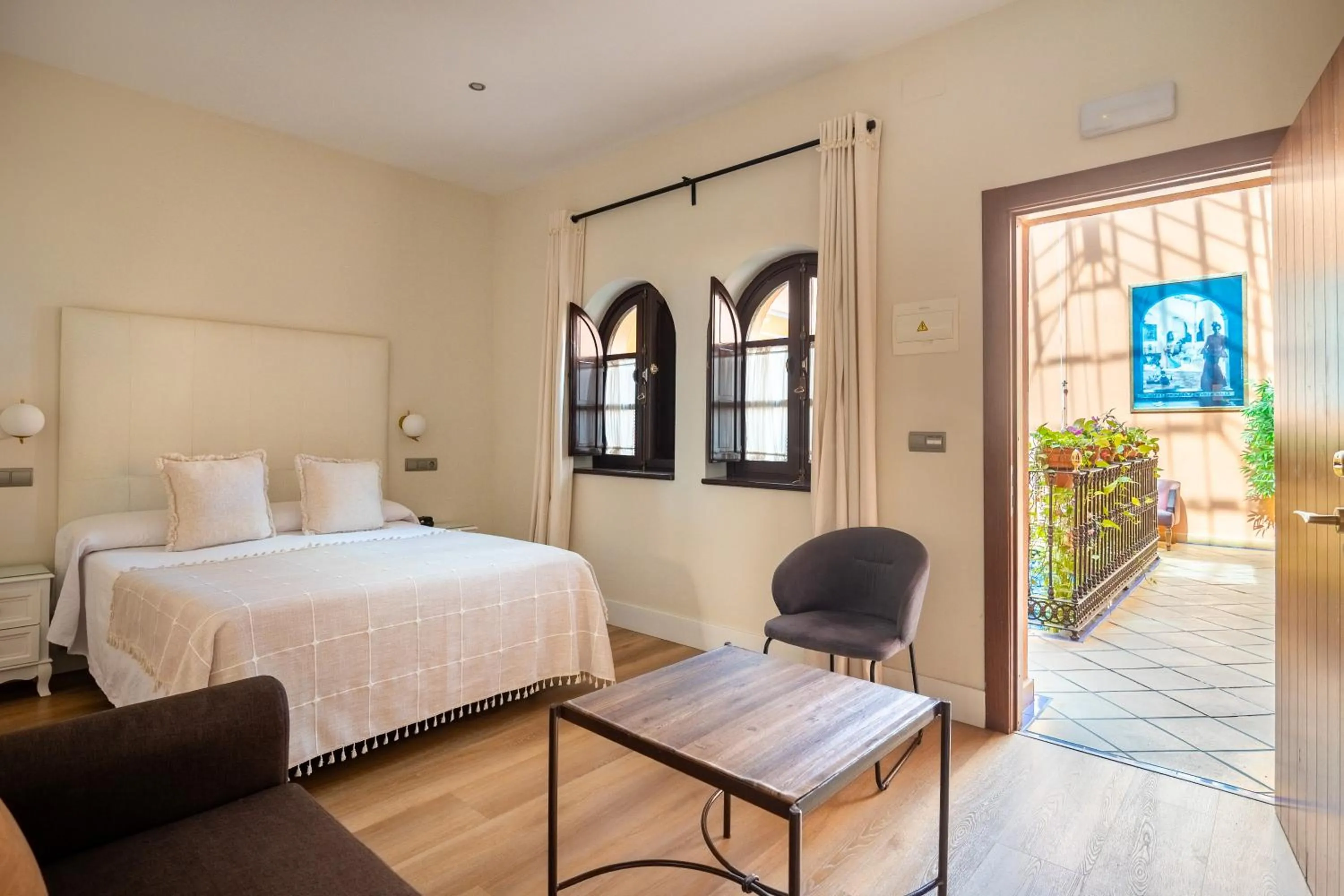 Property building, Bed in Patio de La Alameda
