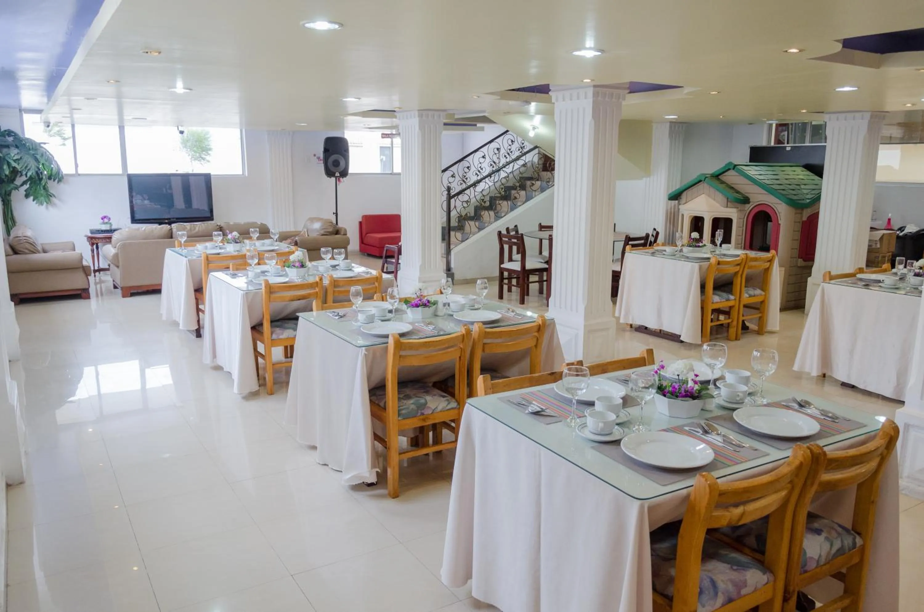 Restaurant/places to eat in Hotel El Altar