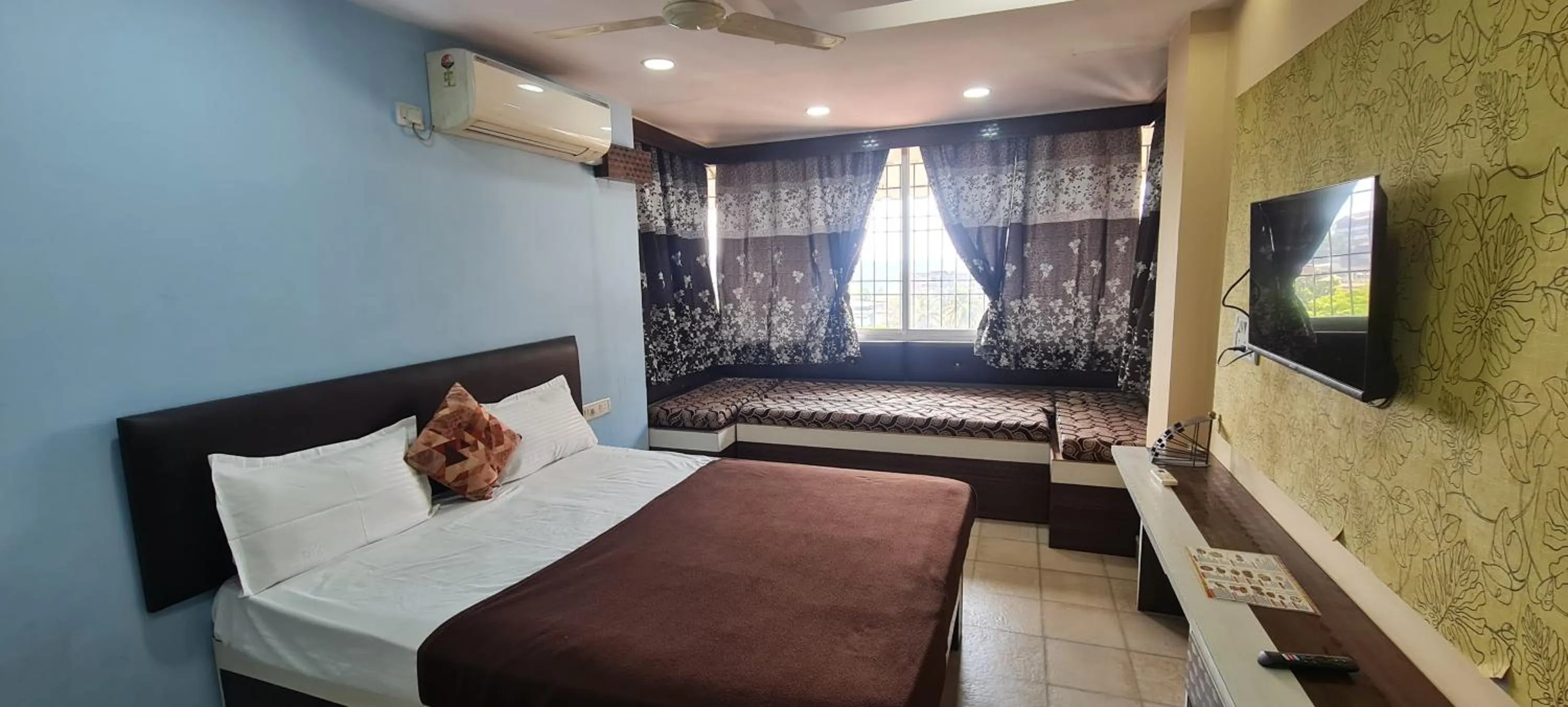 Bed in Hotel City Comfort