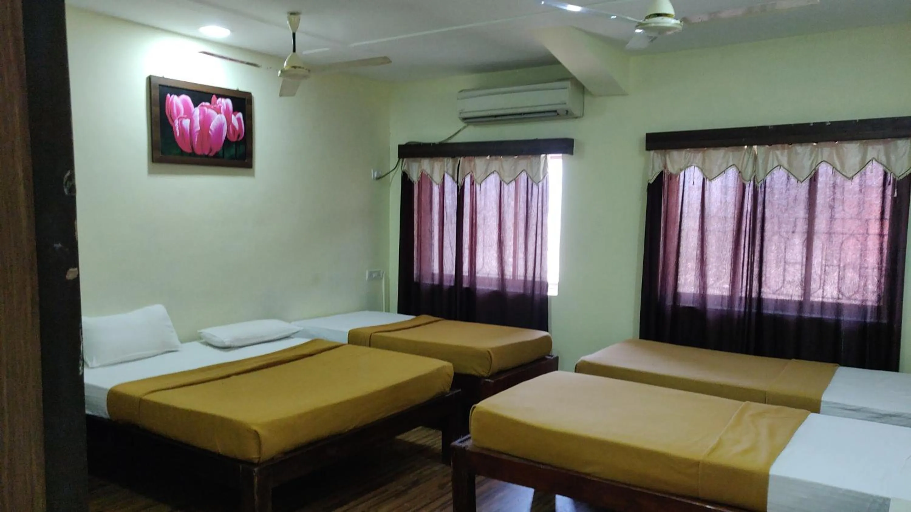 Bed in Hotel City Comfort