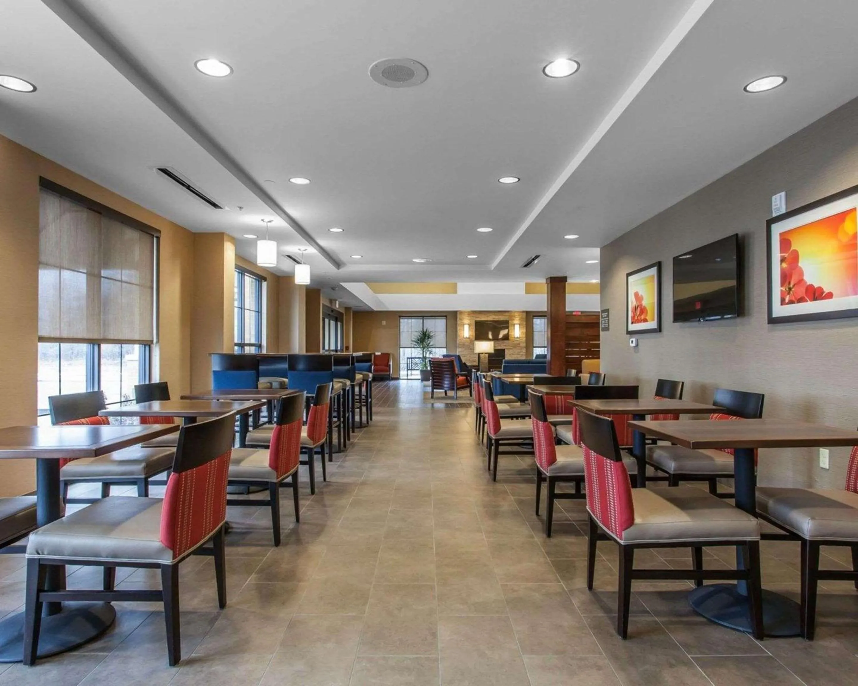 Breakfast in Comfort Suites-Youngstown North