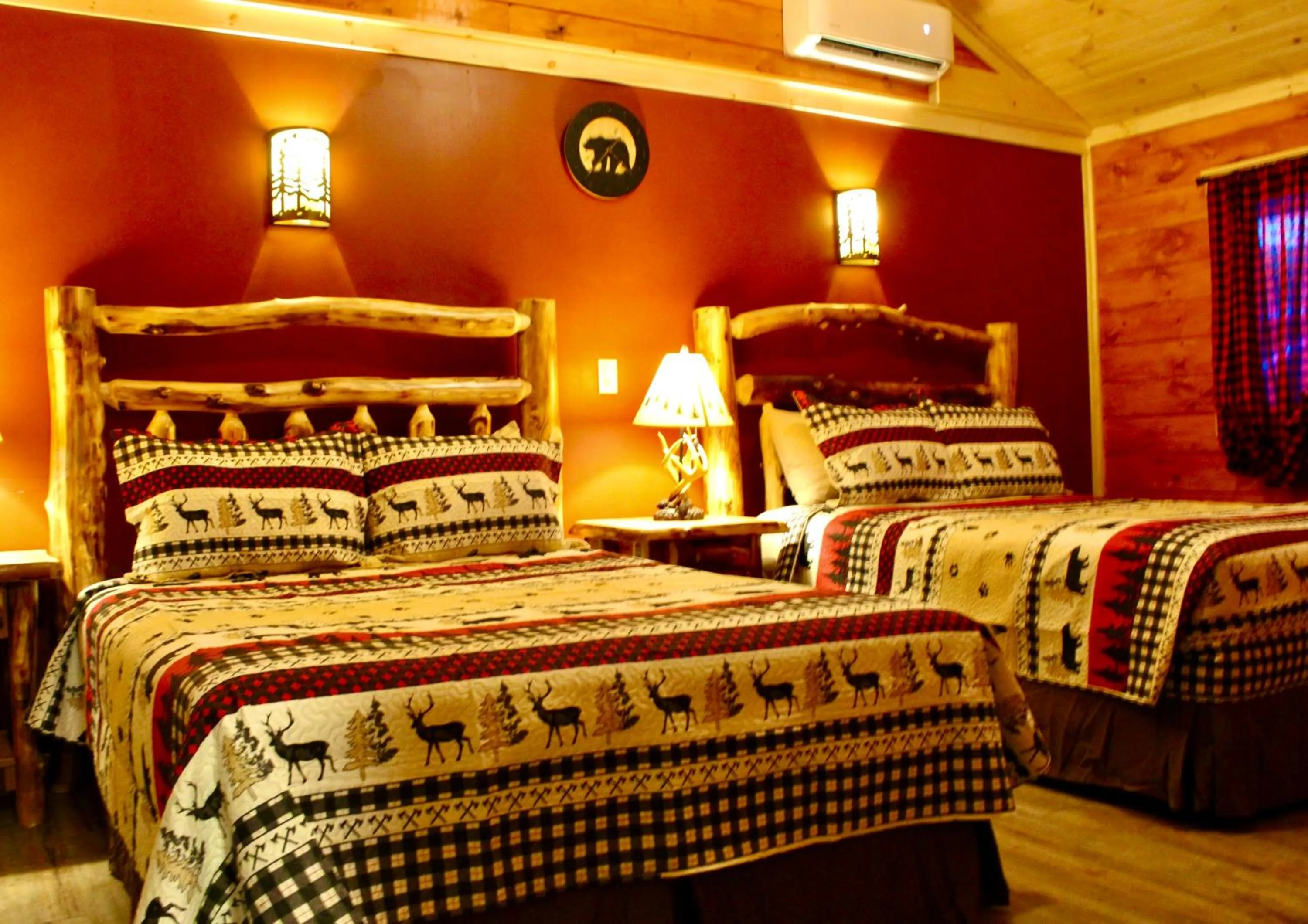 Bed in The Sundowner on Lake George