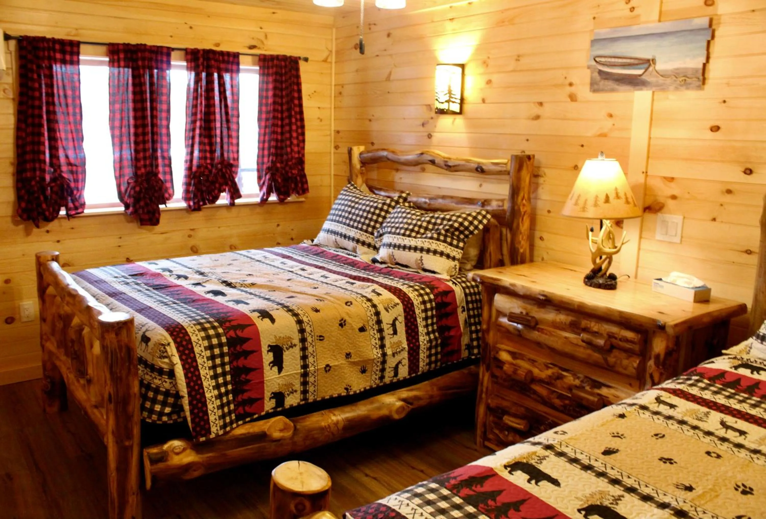 Bed in The Sundowner on Lake George