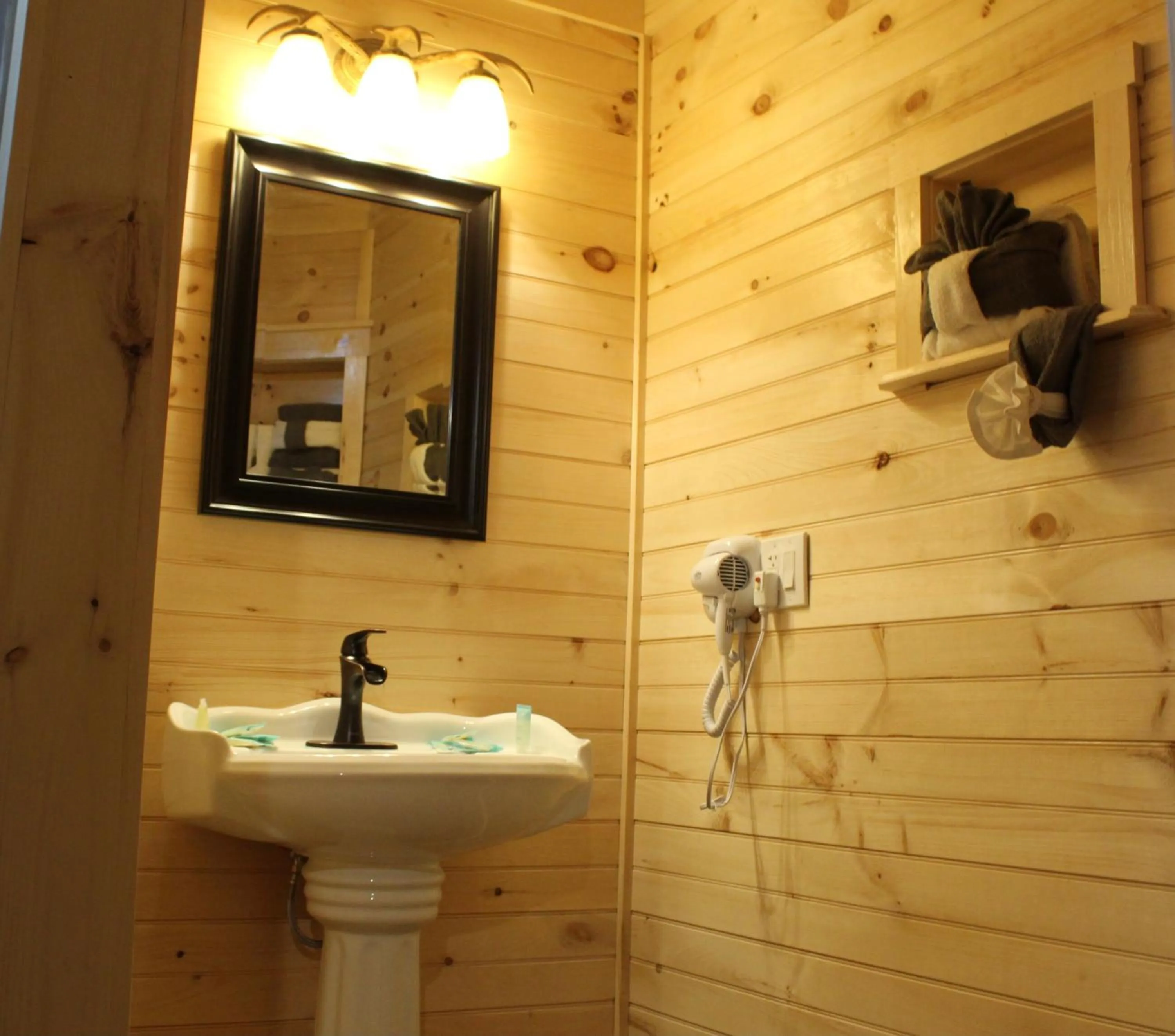 The Sundowner on Lake George