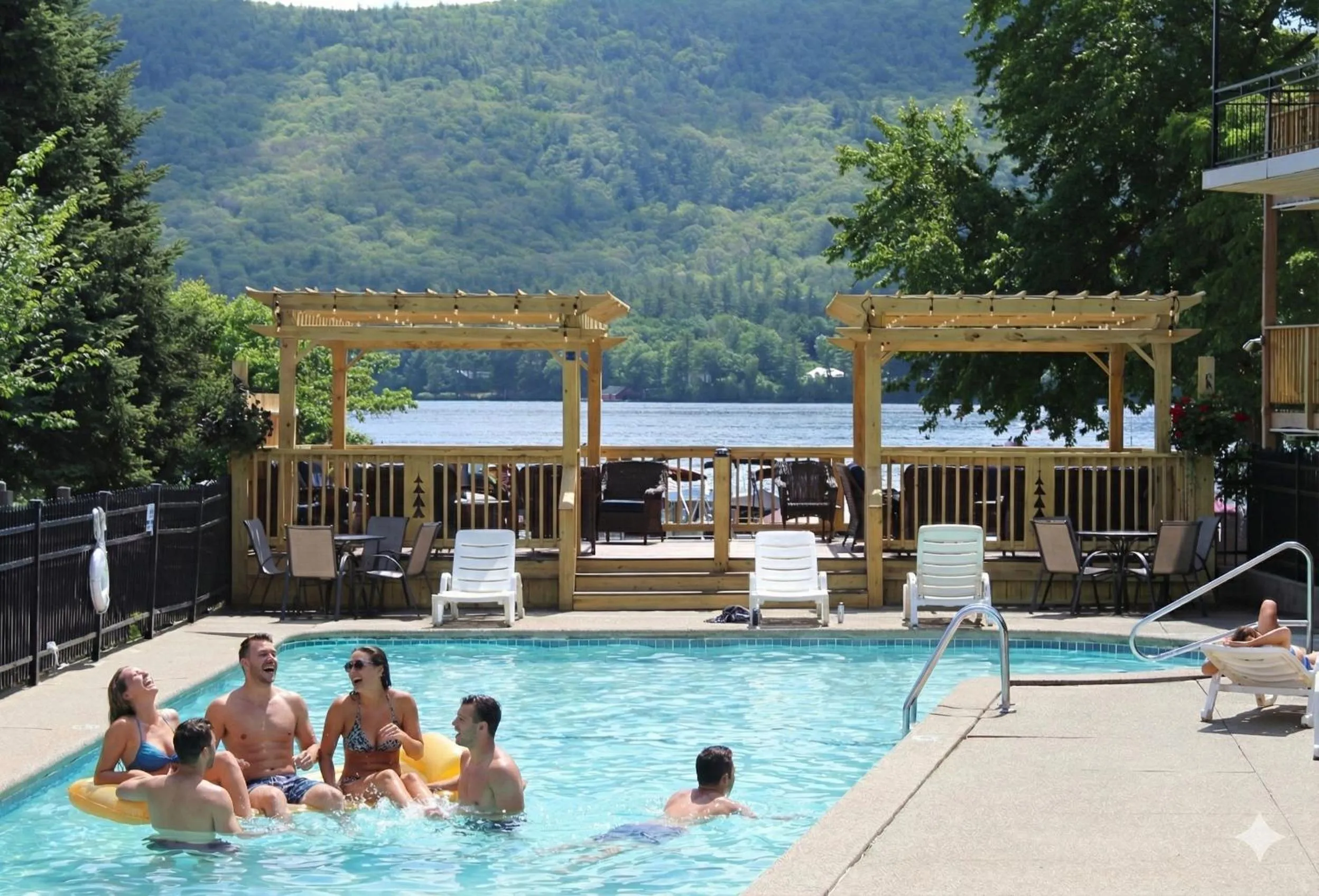 The Sundowner on Lake George