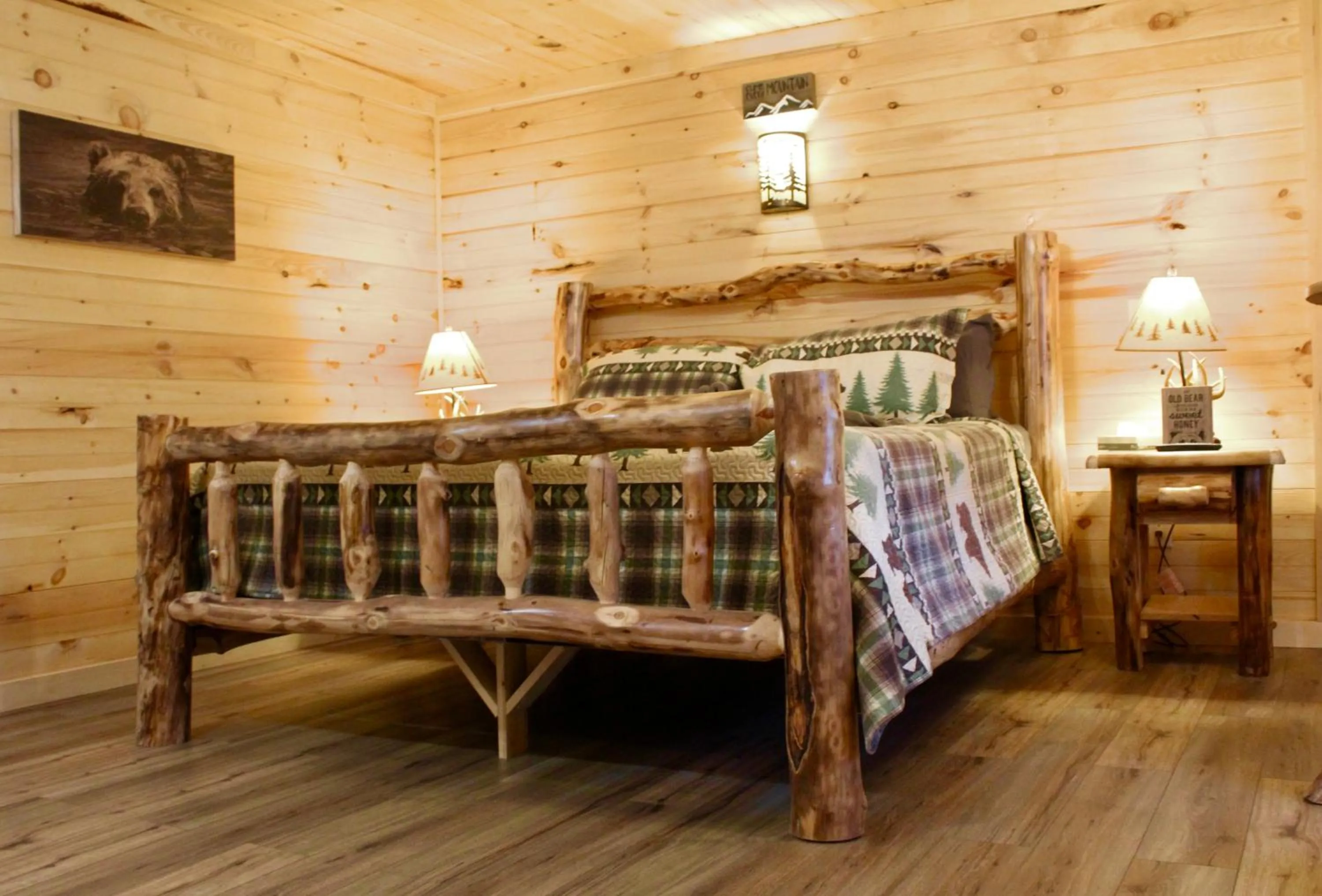 Bed in The Sundowner on Lake George