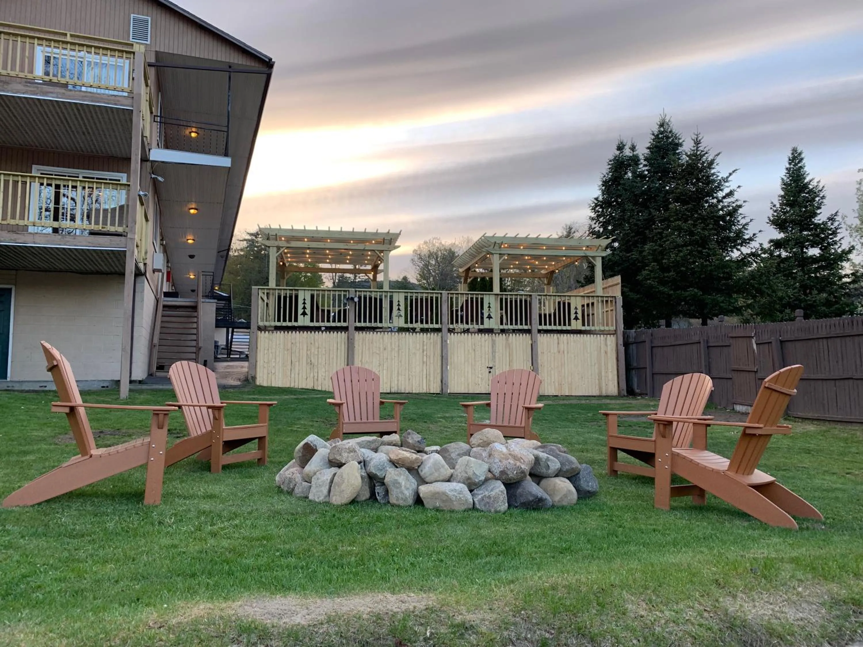 The Sundowner on Lake George