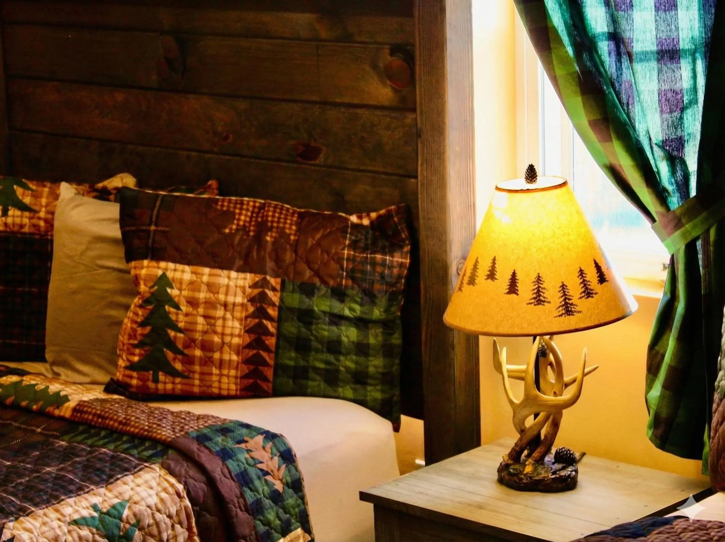 Bed in The Sundowner on Lake George