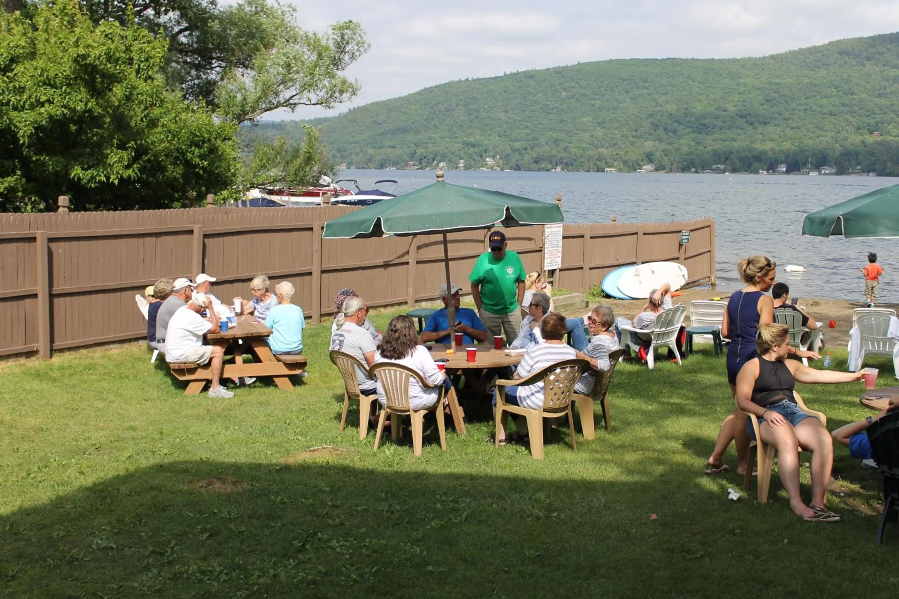 BBQ facilities in The Sundowner on Lake George