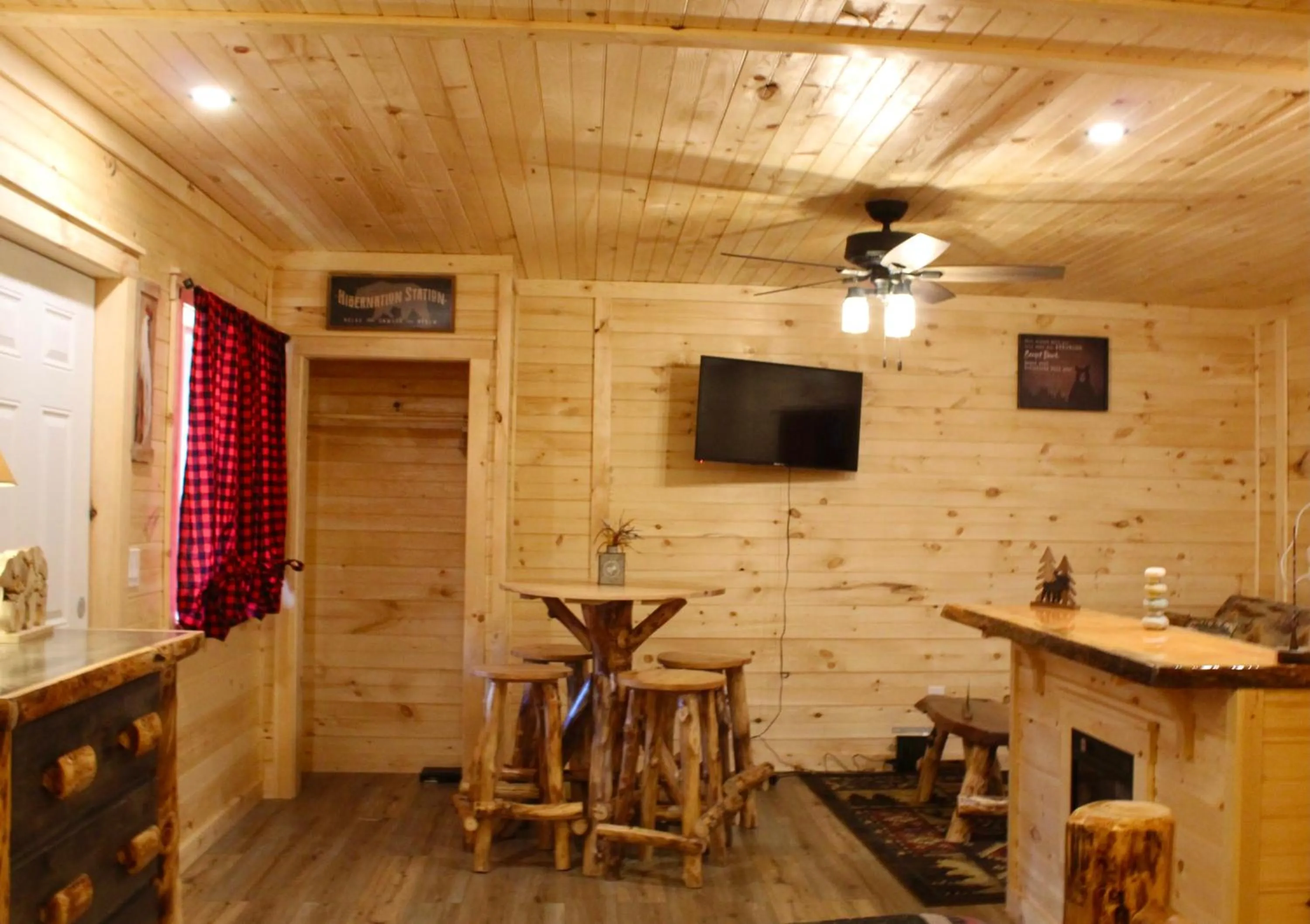 The Sundowner on Lake George