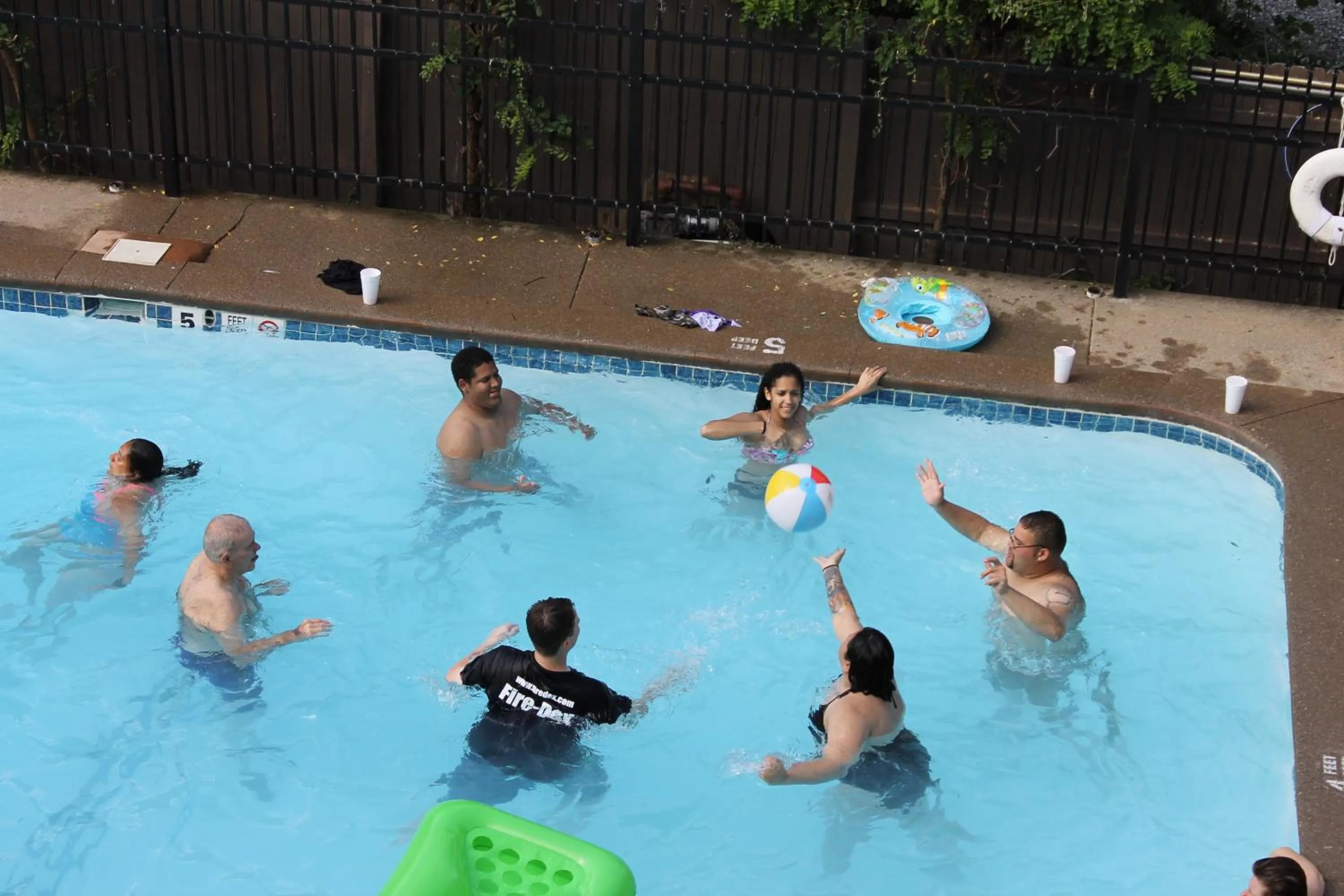 Swimming pool in The Sundowner on Lake George