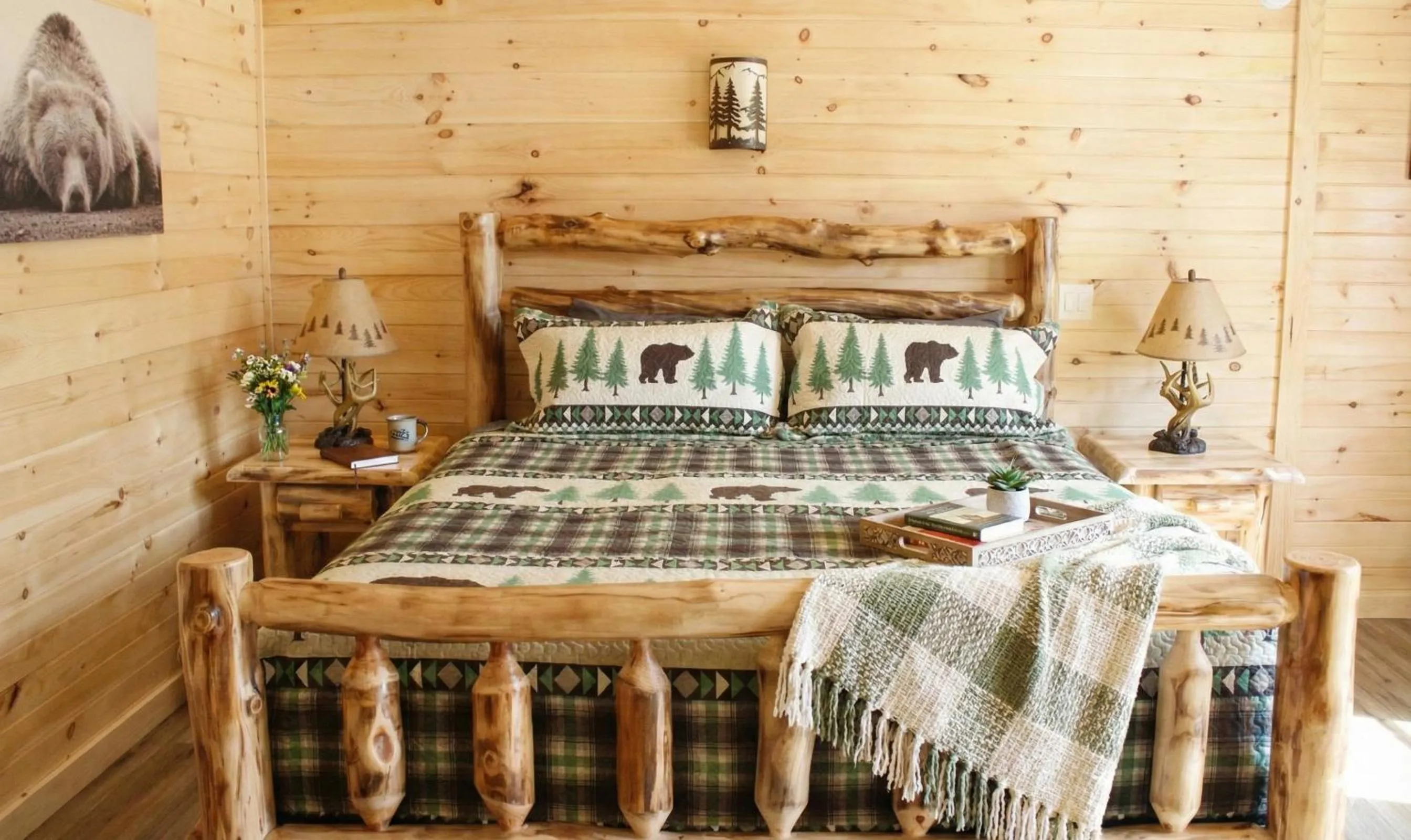 Bed in The Sundowner on Lake George