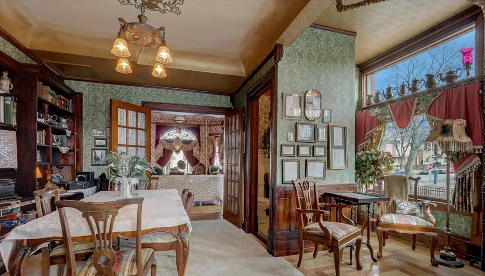 Library in Schuster Mansion Bed & Breakfast