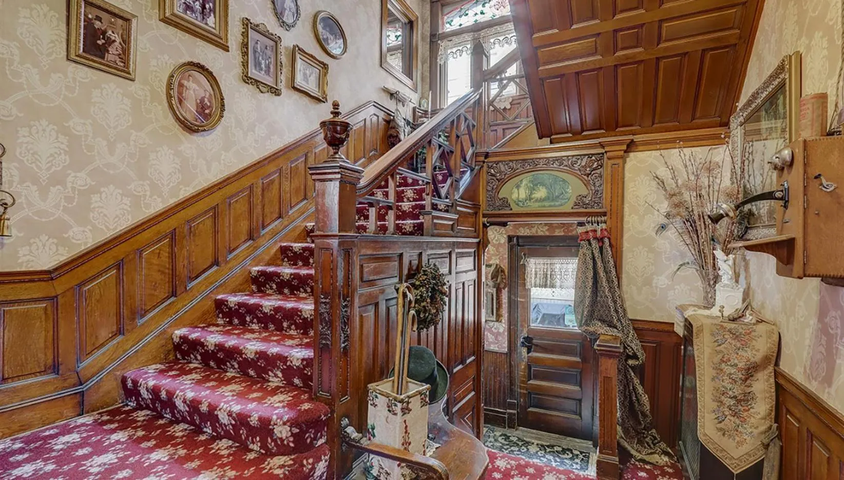 Property building in Schuster Mansion Bed & Breakfast