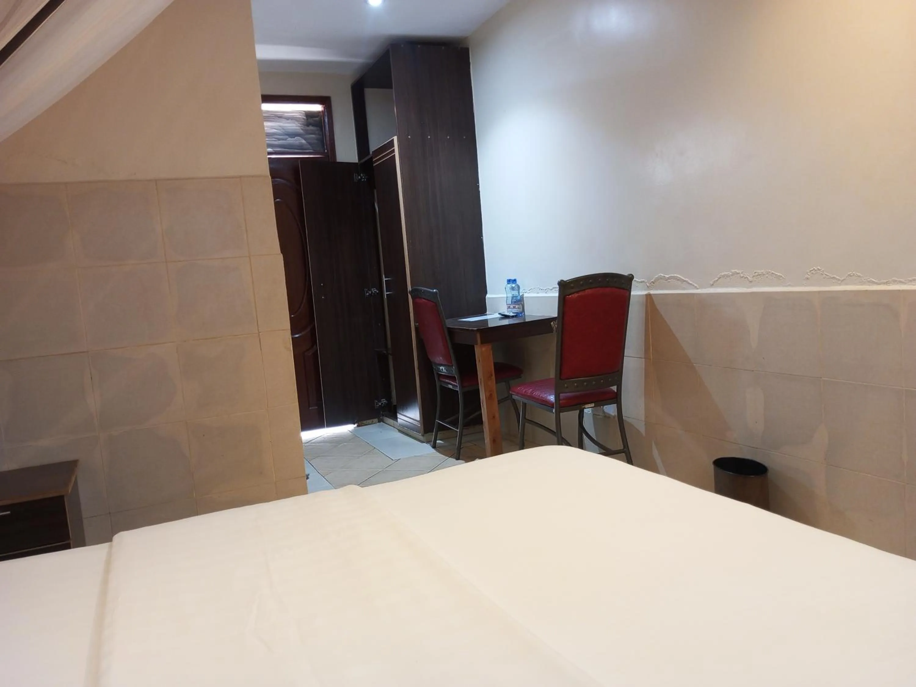 Bed in Fourth Parklands Hotel