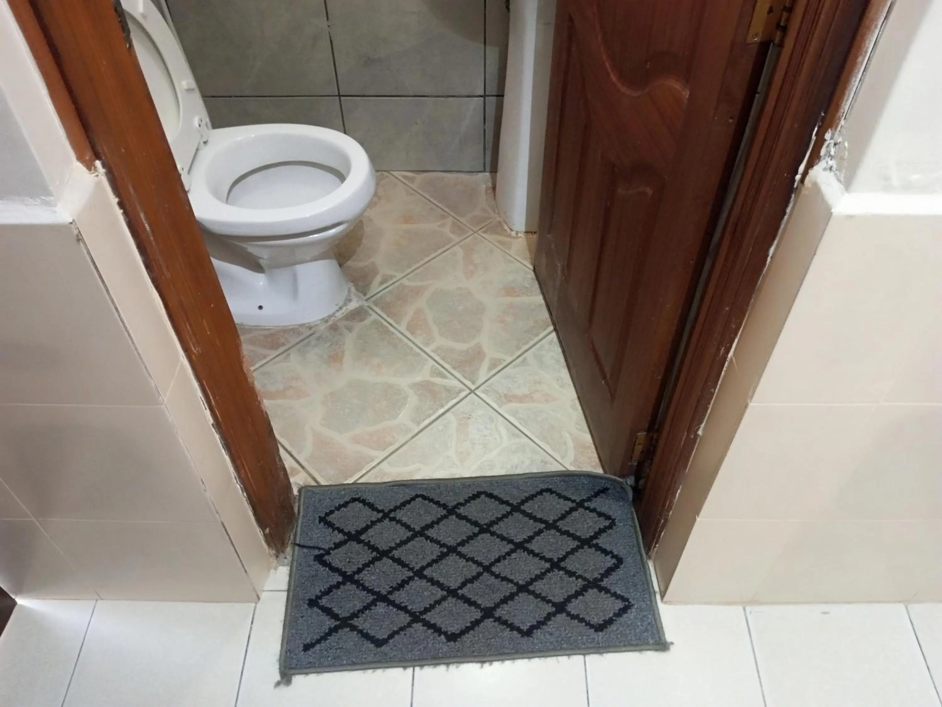 Toilet in Fourth Parklands Hotel