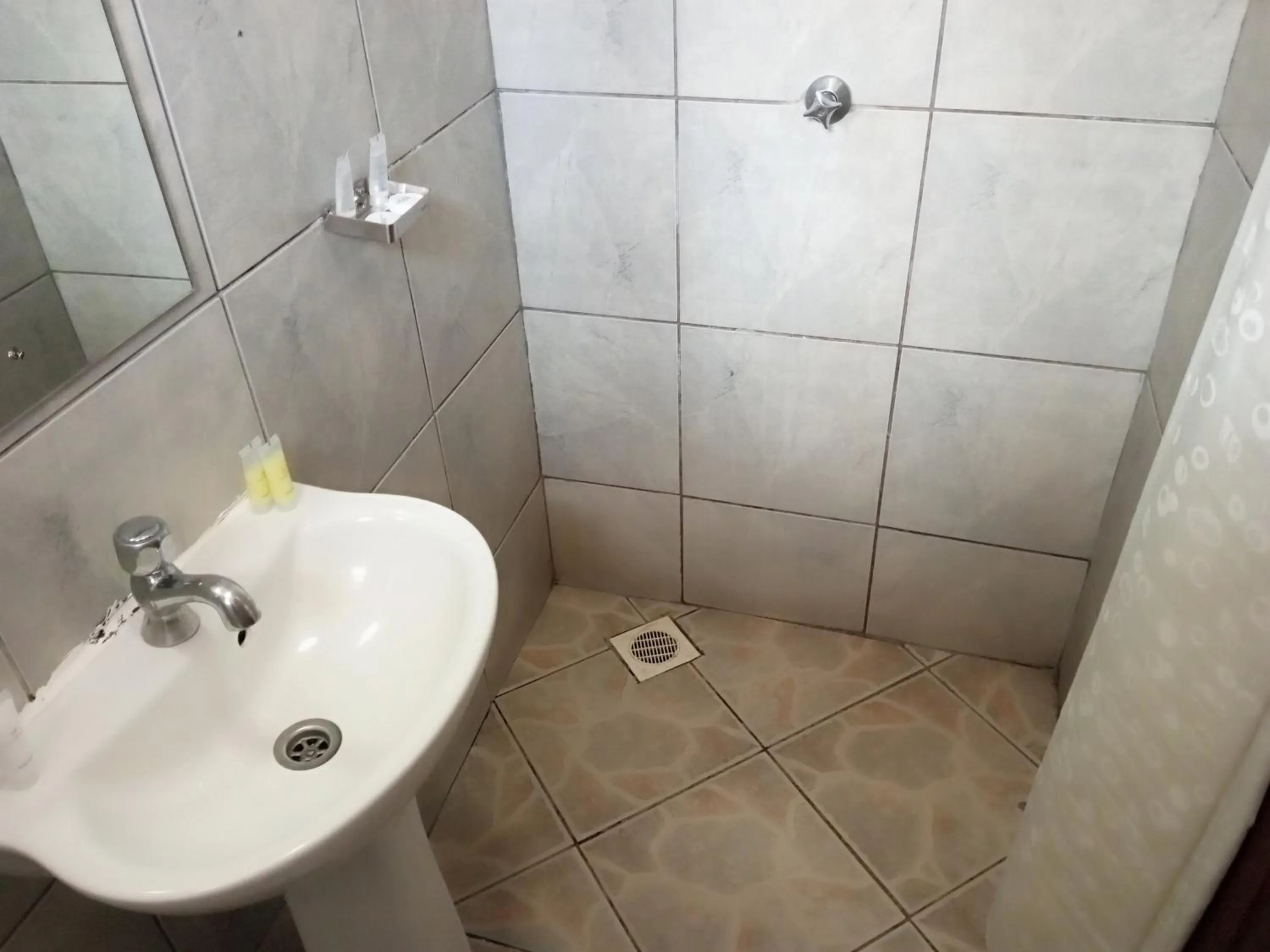 Toilet in Fourth Parklands Hotel