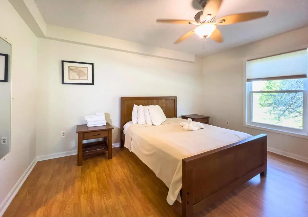 Bedroom, Bed in Cherry Hill Park