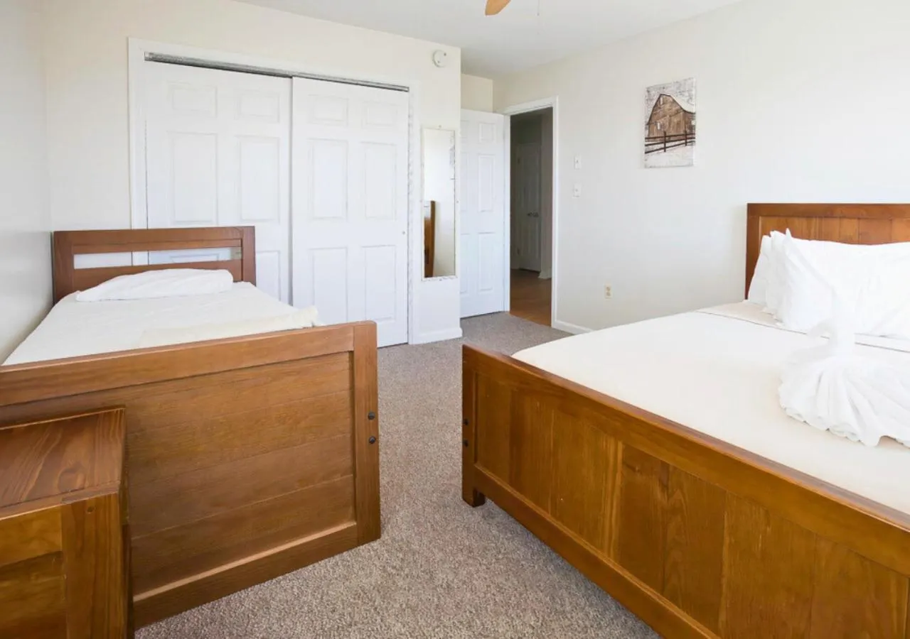 Bedroom, Bed in Cherry Hill Park