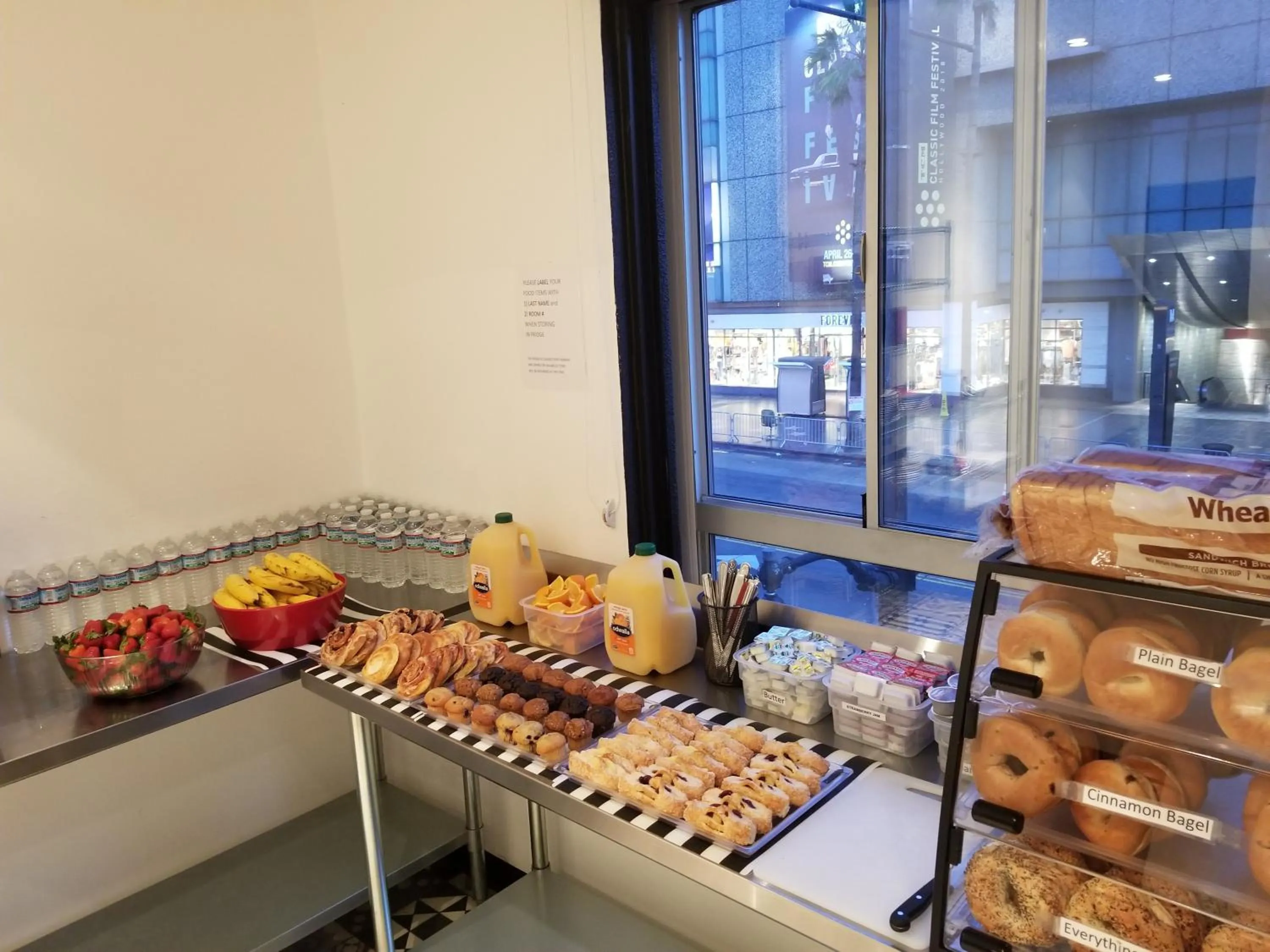 Food and drinks in Samesun Hollywood Hotel & Hostel