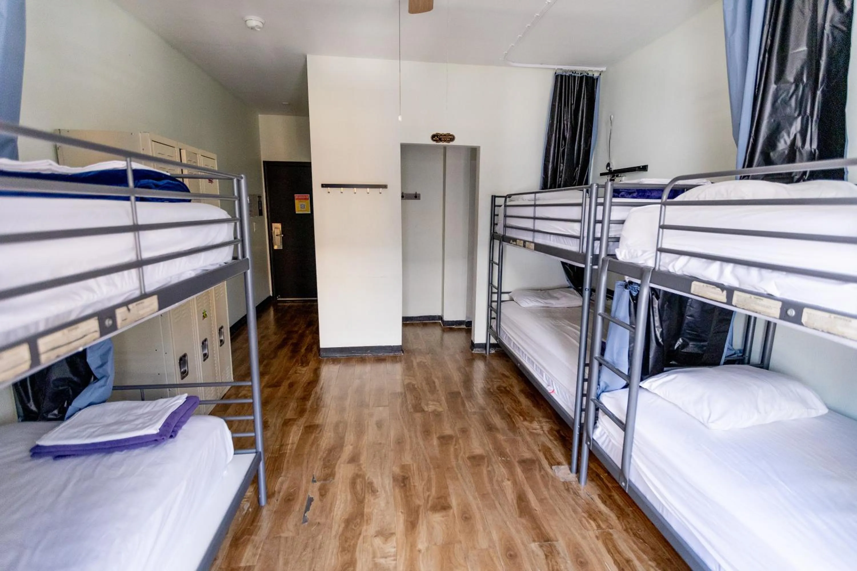 bunk bed, Bed in Samesun Hollywood Hotel & Hostel